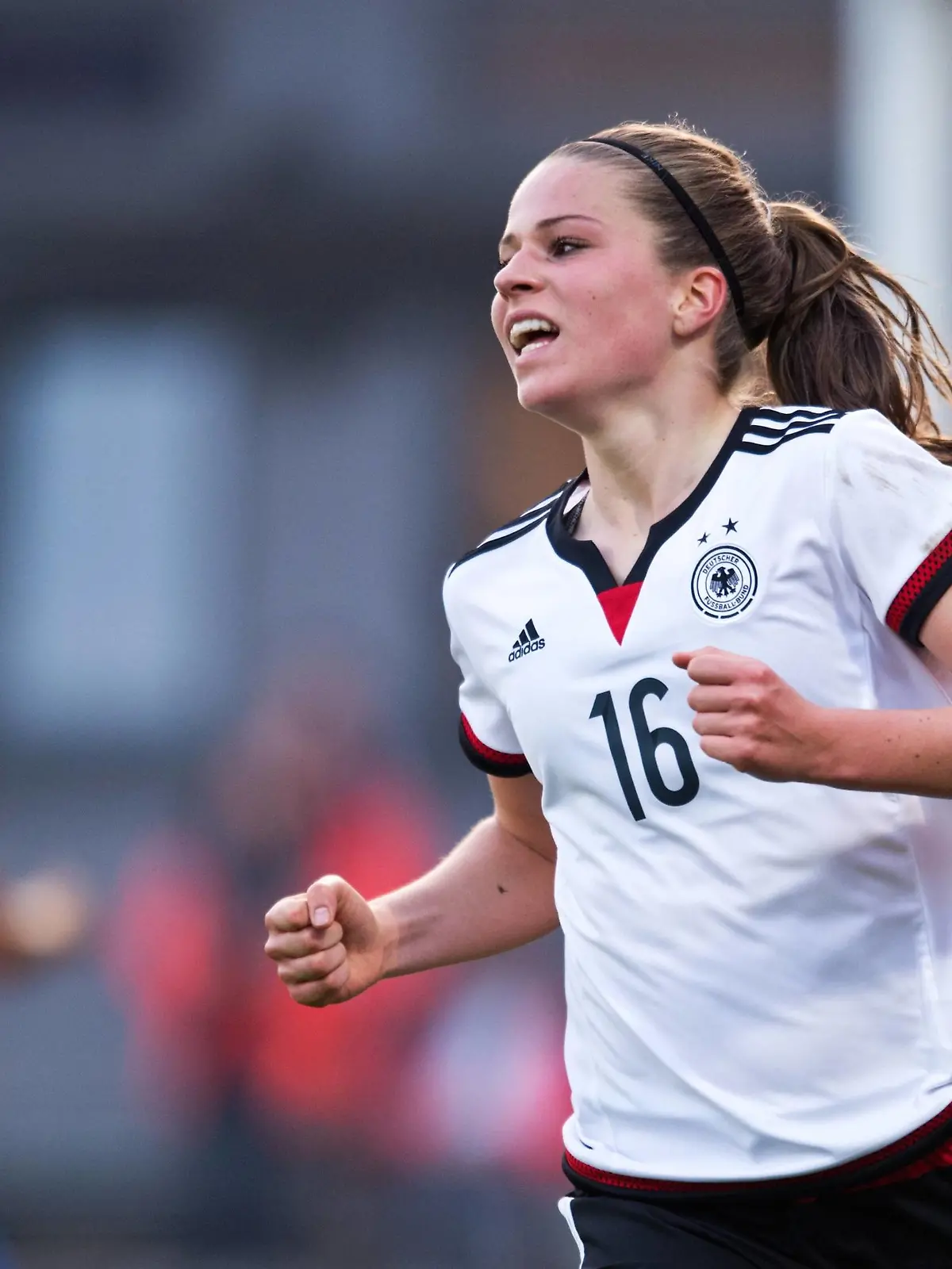 Freude nach dem Tor zum 3-0: Torschuetzin Melanie LEUPOLZ (GER) jubelt. Fussball Frauen Laenderspiel: Deutschland - Brasilien in Fuerth, Deutschland am 08.04.2015,

happiness After the goal to 3 0 Scorer Melanie Leupolz ger cheering Football Women Country game Germany Brazil in  Germany at 08 04 2015