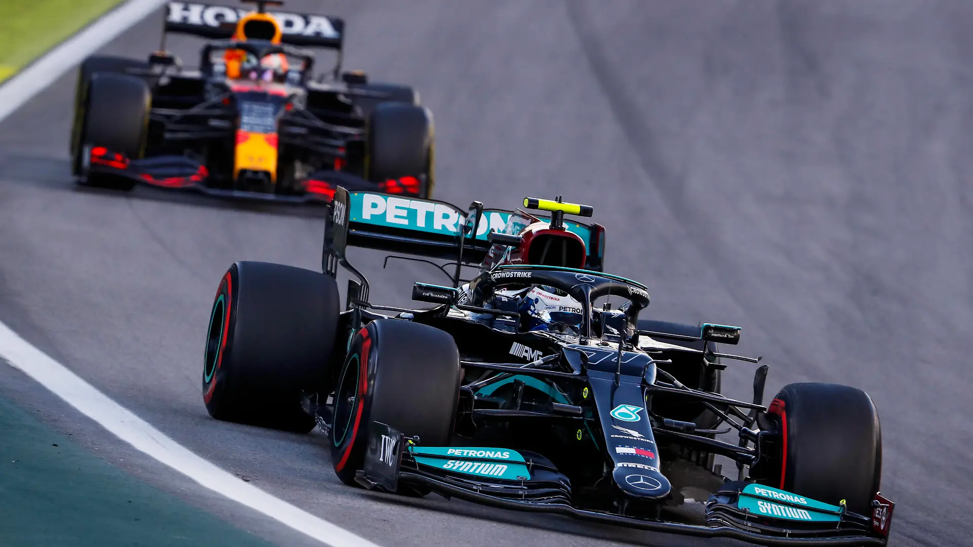 77 BOTTAS Valtteri fin, Mercedes AMG F1 GP W12 E Performance, action during the Sprint race of the Formula 1 Heineken Grande Premio De Sao Paulo 2021, Sao Paulo Grand Prix, 19th round of the 2021 FIA Formula One World Championship, WM, Weltmeisterschaft from November 12 to 14, 2021 on the Interlagos Circuit, in Sao Paulo, Brazil - F1 - SAO PAULO GRAND PRIX 2021 DPPI/Panoramic PUBLICATIONxNOTxINxFRAxITAxBEL 00121039__V2_9432.JPG_