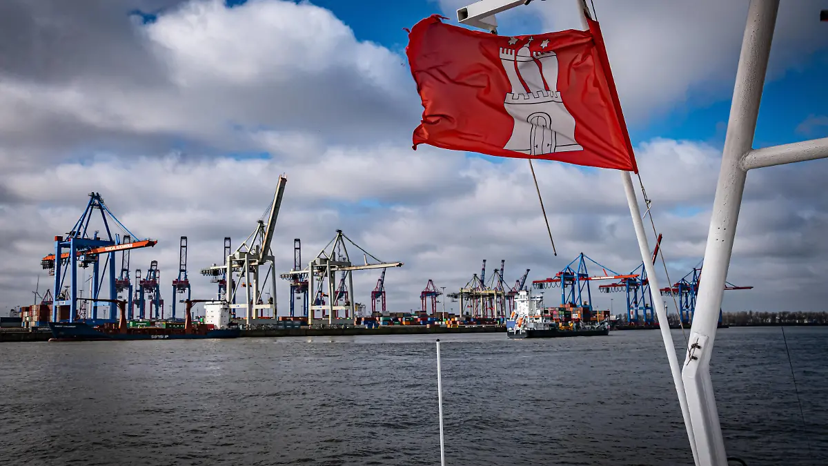 Themenfoto Hamburg Landungsbrücken / Hafen: Hamburg Landungsbrücken in St. Pauli, Hamburger Hafen, Elbe Hamburg *** Topic Photo Hamburg Landing Bridges Port Hamburg Landing Bridges in St Pauli, Hamburg Port, Elbe Hamburg