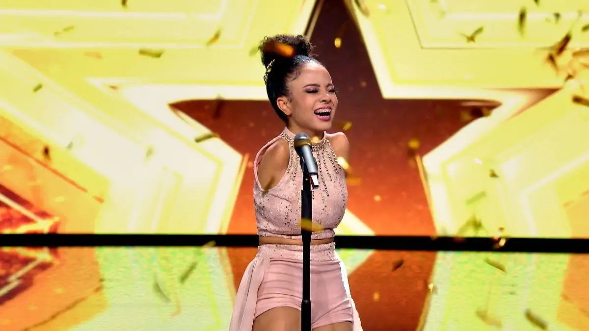 Moderator Chris Tall lässt Gold regen Premiere beim Supertalent