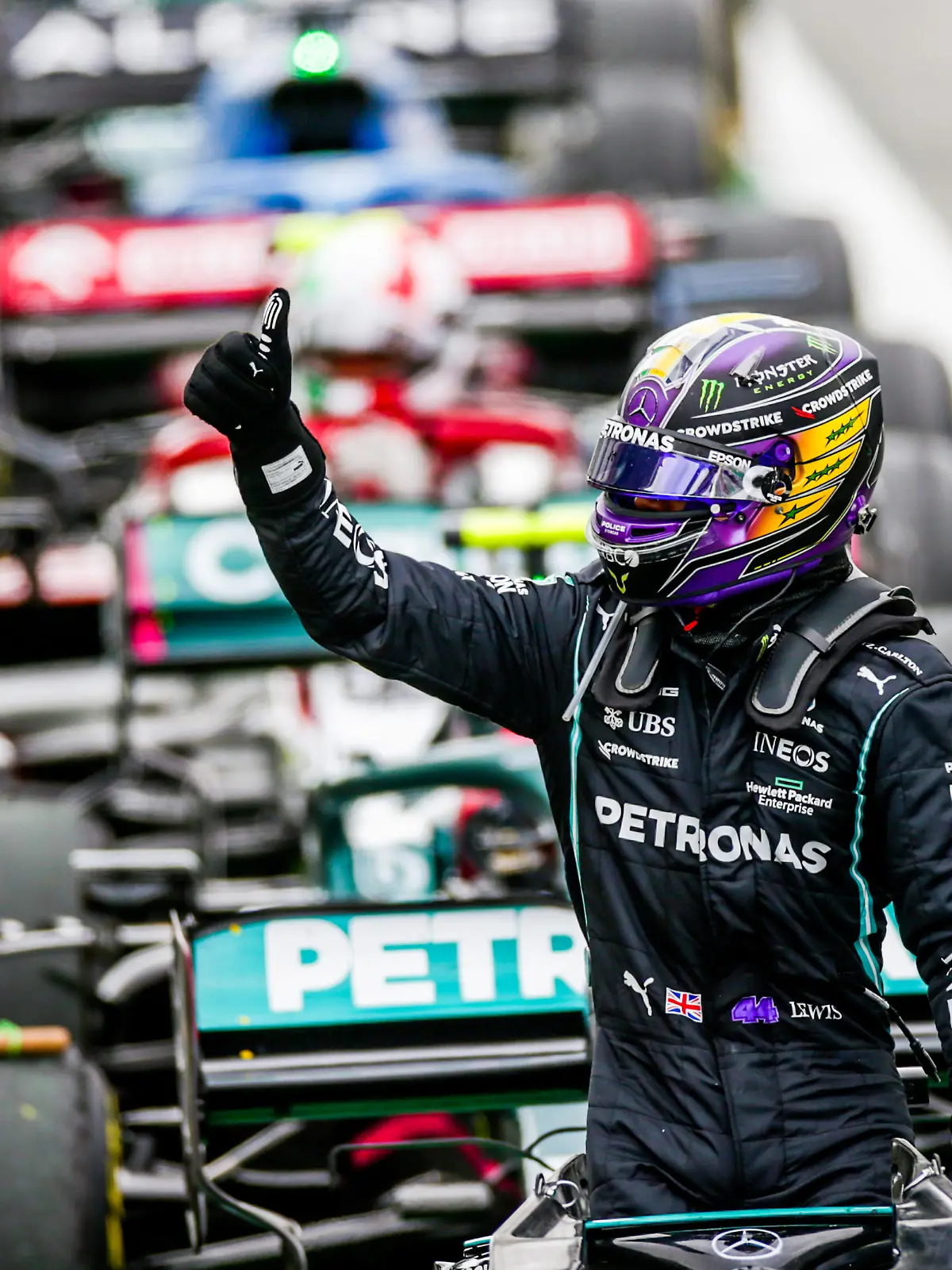 *** BESTPIX *** SAO PAULO, BRAZIL - NOVEMBER 13: Lewis Hamilton of Mercedes and Great Britain waves to the crowd after finishing in fifth position during the sprint ahead of the F1 Grand Prix of Brazil at Autodromo Jose Carlos Pace on November 13, 2021 in Sao Paulo, Brazil. (Photo by Peter Fox/Getty Images)