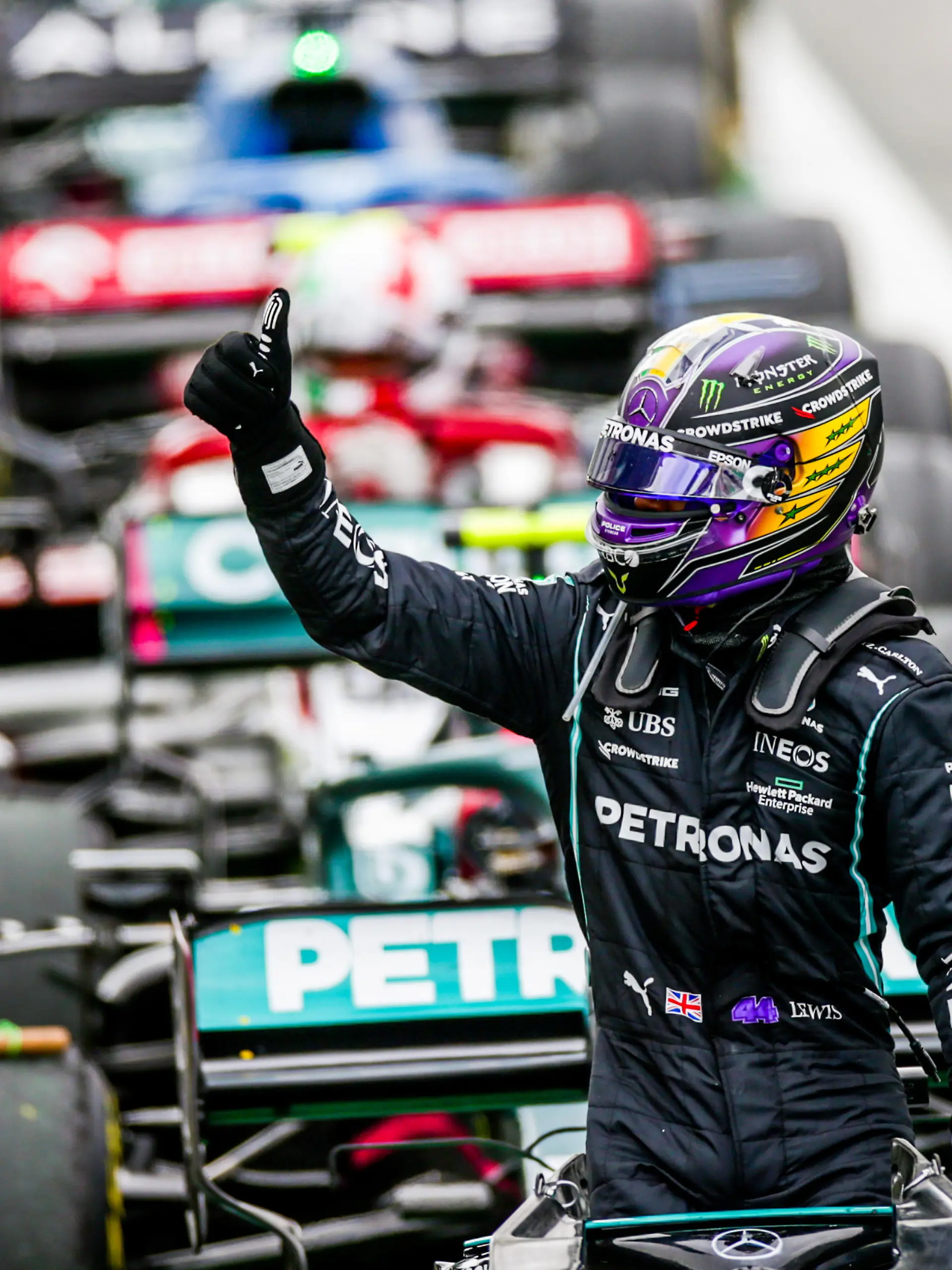 *** BESTPIX *** SAO PAULO, BRAZIL - NOVEMBER 13: Lewis Hamilton of Mercedes and Great Britain waves to the crowd after finishing in fifth position during the sprint ahead of the F1 Grand Prix of Brazil at Autodromo Jose Carlos Pace on November 13, 2021 in Sao Paulo, Brazil. (Photo by Peter Fox/Getty Images)