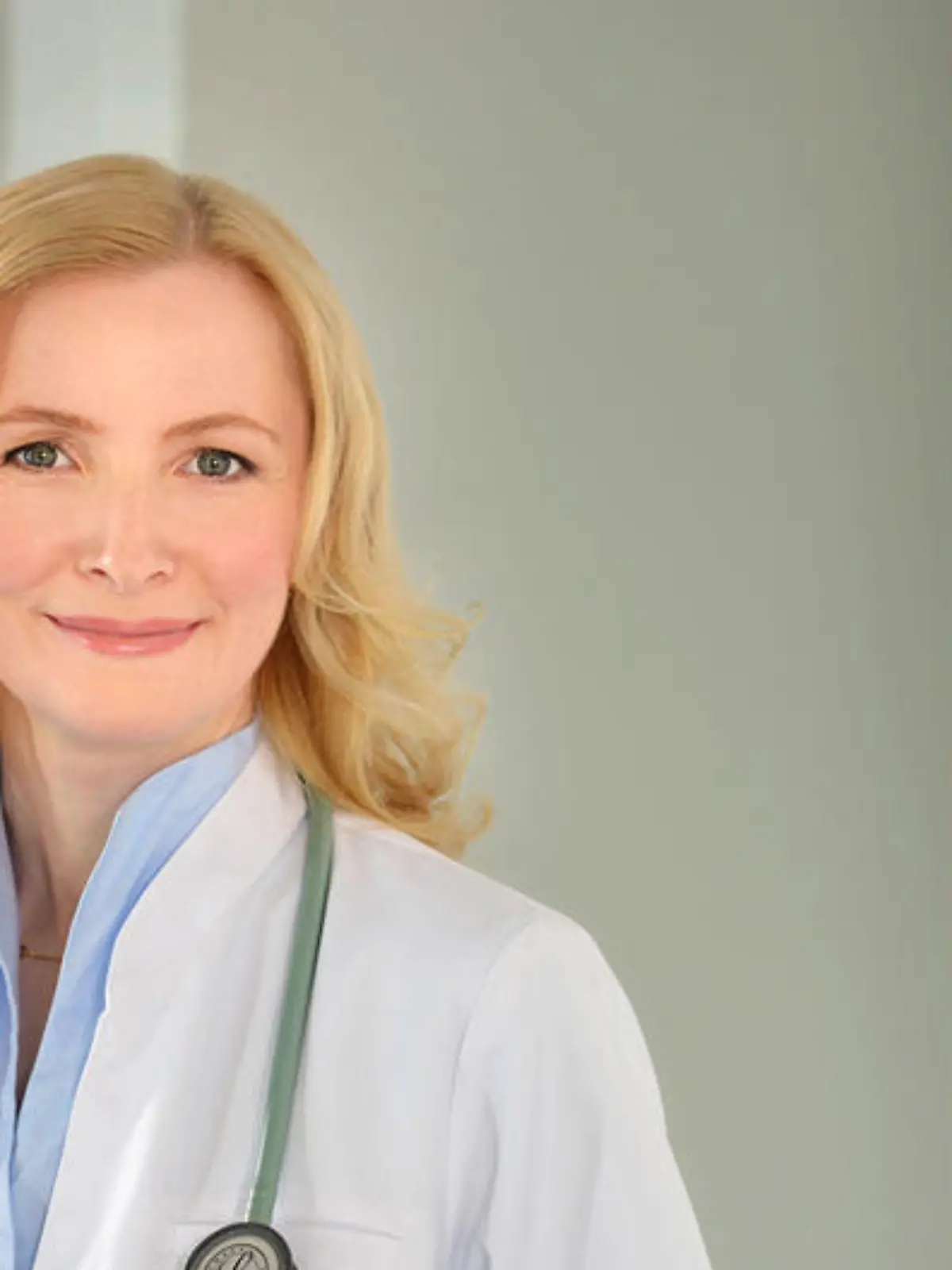 Dr. Anne Fleck beantwortet Zuschauerfragen bei RTL Punkt 12.