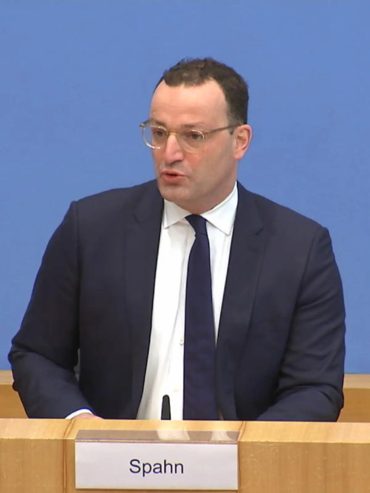 Bild zu: "Spahn warnt: "Bitterer Dezember" droht"