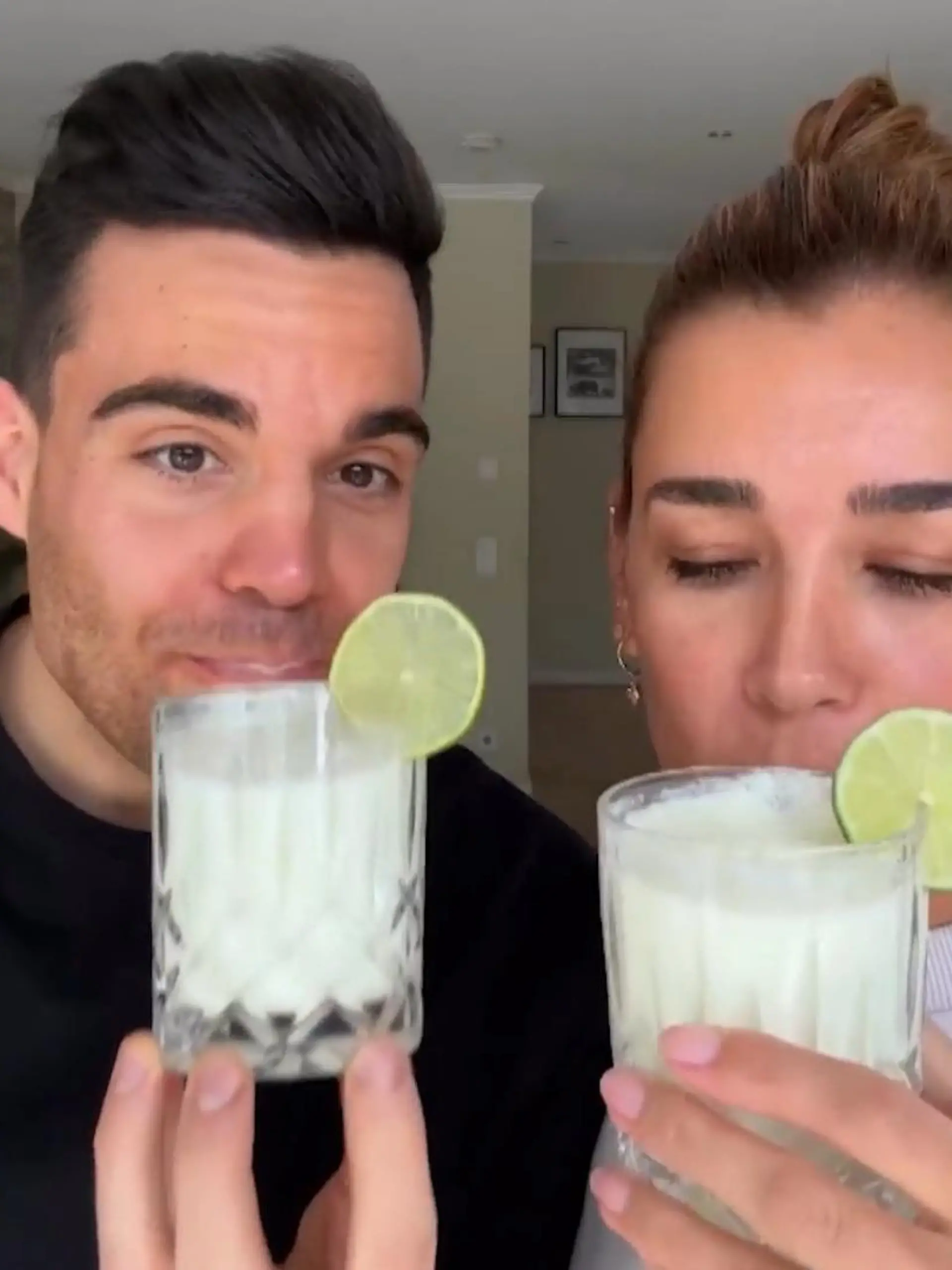 Draußen wird es heißer – um so wichtiger werden erfrischende Getränke! Wenn Sie mal etwas Abwechslung von den gängigen Softdrinks brauchen, haben wir genau das Richtige für Sie. Eine brasilianische Limonade, die ohne Zusatzstoffe erfrischt und ein Teil der Copa Cabana zu Ihnen nach Hause bringt.
