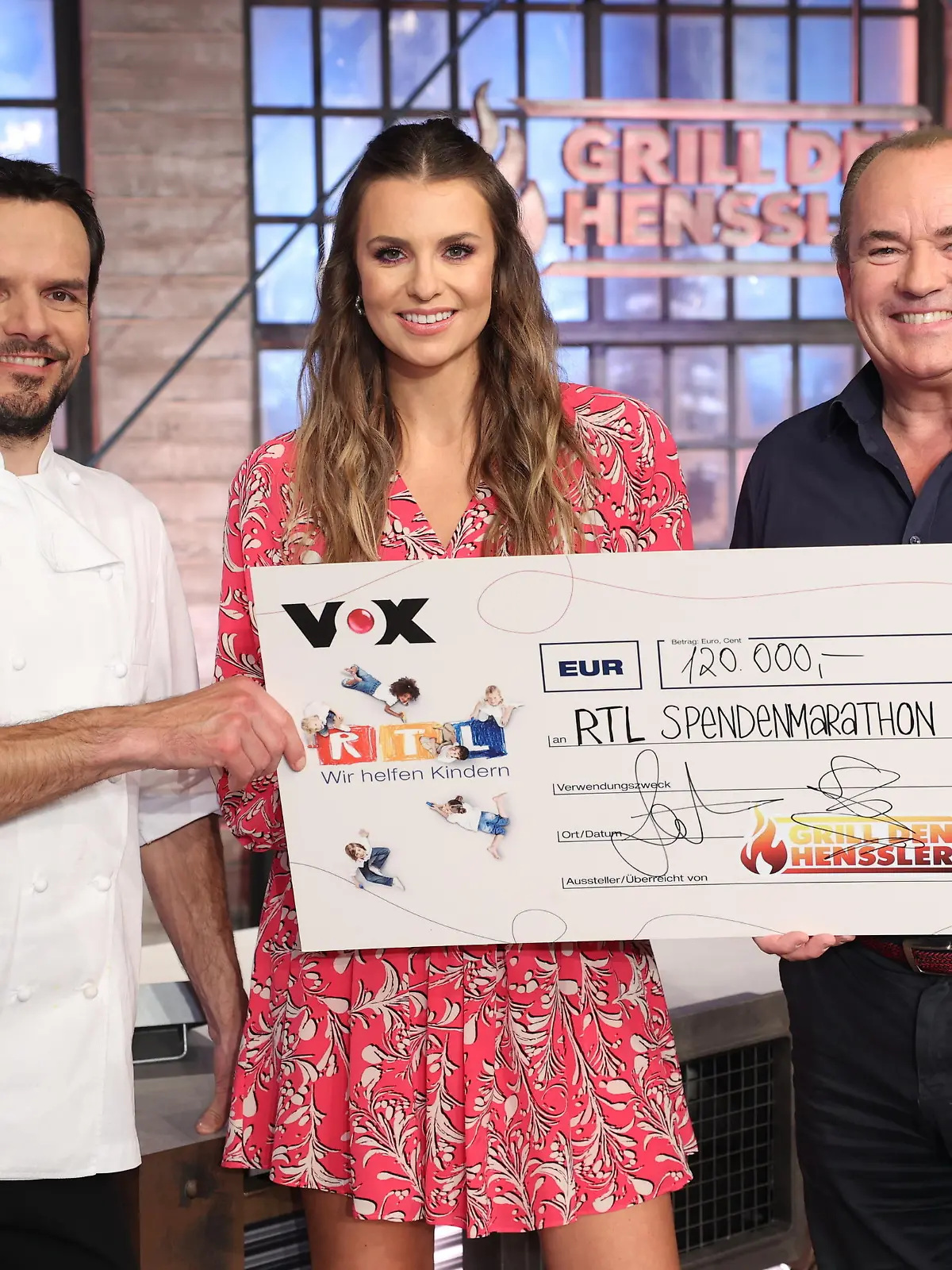 V.l.: Profikoch Steffen Henssler, Moderation Laura Wontorra, Wolfram Kons 

Die Verwendung des sendungsbezogenen Materials ist nur mit dem Hinweis und Verlinkung auf TVNOW gestattet.