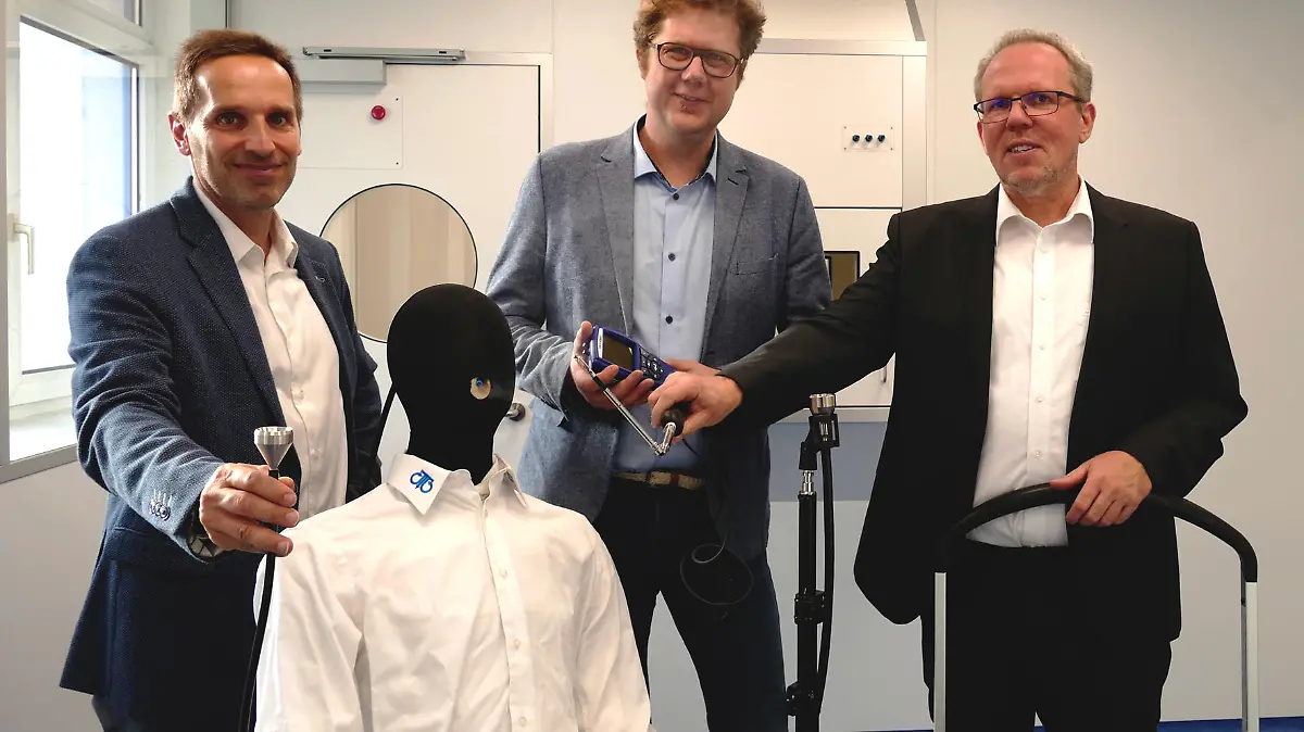 CTA-Geschäftsführer Roman Czech, TU Graz-Forscher Stefan Radl und Bernhard Damberger von der IBO Innenraumanalytik OG (v.l.).