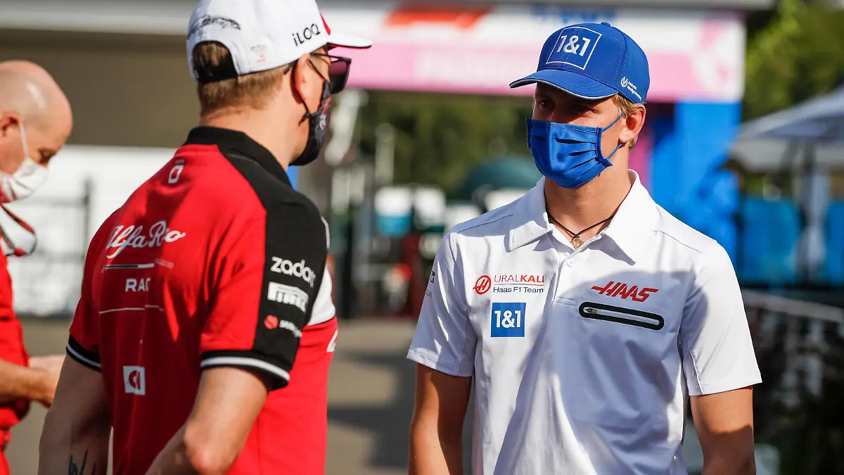 SCHUMACHER Mick ger, Haas F1 Team VF-21 Ferrari, RAIKKONEN Kimi fin, Alfa Romeo Racing ORLEN C41, portrait during the Formula 1 Gran Premio De La Ciudad De Mexico 2021, Mexico City Grand Prix, 18th round of the 2021 FIA Formula One World Championship, WM, Weltmeisterschaft from November 5 to 7, 2021 on the Autodromo Hermanos Rodriguez, in Mexico City, Mexico - F1 - MEXICO CITY GRAND PRIX 2021 DPPI/Panoramic PUBLICATIONxNOTxINxFRAxITAxBEL 00121037__V2_1273