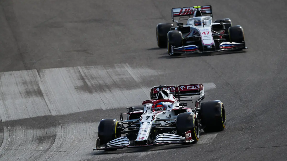 07 RAIKKONEN Kimi fin, Alfa Romeo Racing ORLEN C41, 47 SCHUMACHER Mick ger, Haas F1 Team VF-21 Ferrari, action during the Formula 1 Aramco United States Grand Prix 2021, 17th round of the 2021 FIA Formula One World Championship, WM, Weltmeisterschaft from October 21 to 24, 2021 on the Circuit of the Americas, in Austin, Texas, United States of American - F1 - UNITED STATES GRAND PRIX 2021 - RACE DPPI/Panoramic PUBLICATIONxNOTxINxFRAxITAxBEL 20211024_GOODEN_FGO09146
