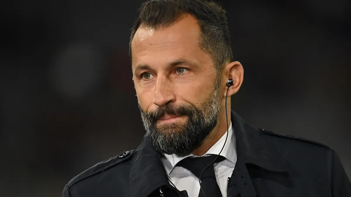 Hasan SALIHAMIDZIC (Sportvorstand Bayern Muenchen), Einzelbild,angeschnittenes Einzelmotiv,Portraet,Portrait,Porträt Fussball Champions League Gruppe E / FC Bayern Muenchen - SL Benfica Lissabon 5-2, A L L I A N Z A R E N A Muenchen am 02.11.2021