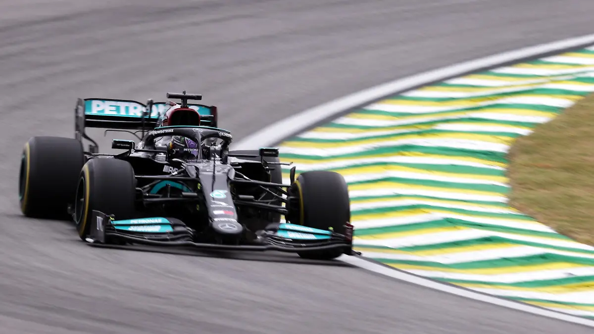 SAO PAULO, BRAZIL - NOVEMBER 12: Lewis Hamilton of Great Britain driving the (44) Mercedes AMG Petronas F1 Team Mercedes W12 during practice ahead of the F1 Grand Prix of Brazil at Autodromo Jose Carlos Pace on November 12, 2021 in Sao Paulo, Brazil. (Photo by Lars Baron/Getty Images)