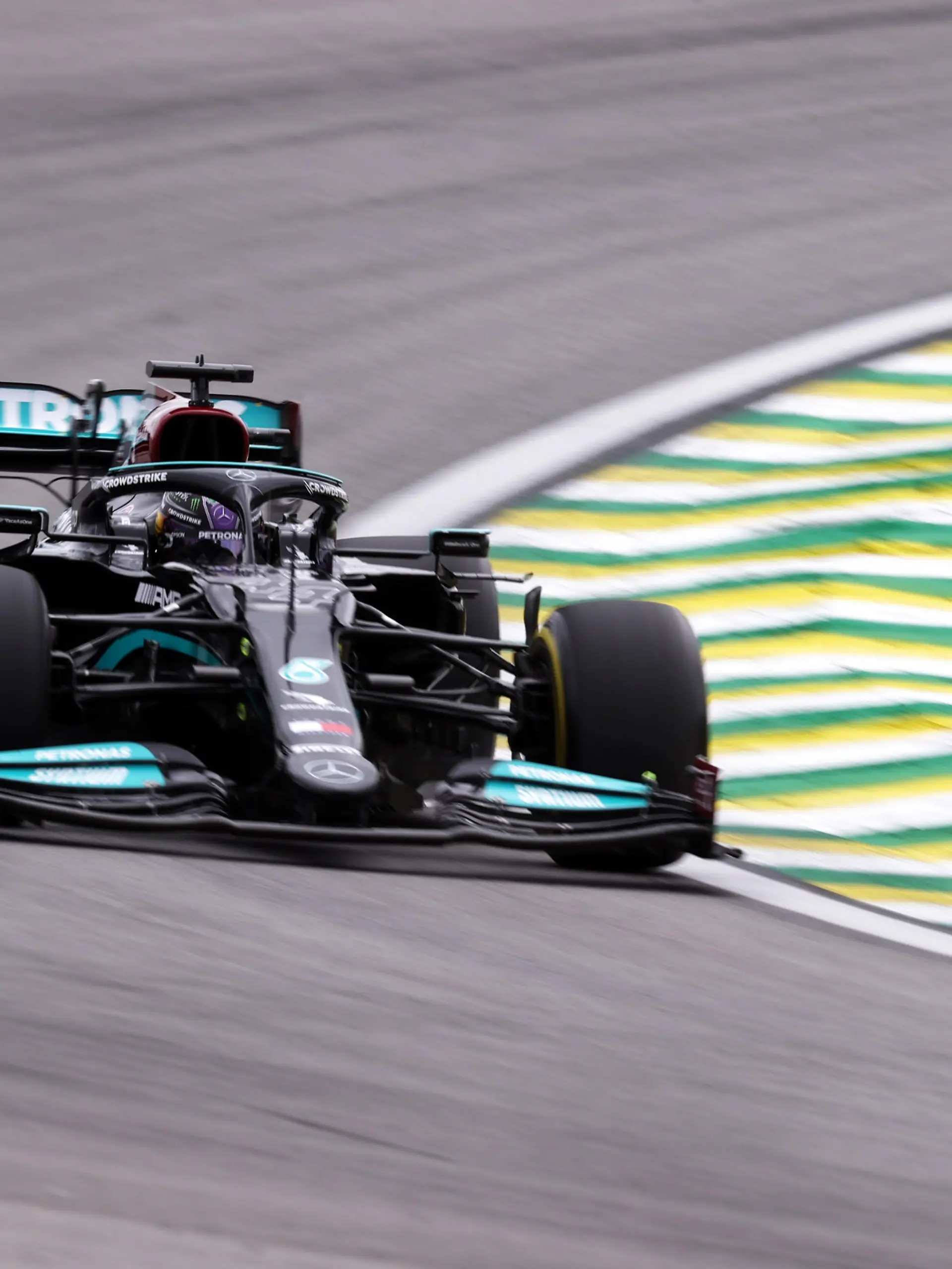 SAO PAULO, BRAZIL - NOVEMBER 12: Lewis Hamilton of Great Britain driving the (44) Mercedes AMG Petronas F1 Team Mercedes W12 during practice ahead of the F1 Grand Prix of Brazil at Autodromo Jose Carlos Pace on November 12, 2021 in Sao Paulo, Brazil. (Photo by Lars Baron/Getty Images)