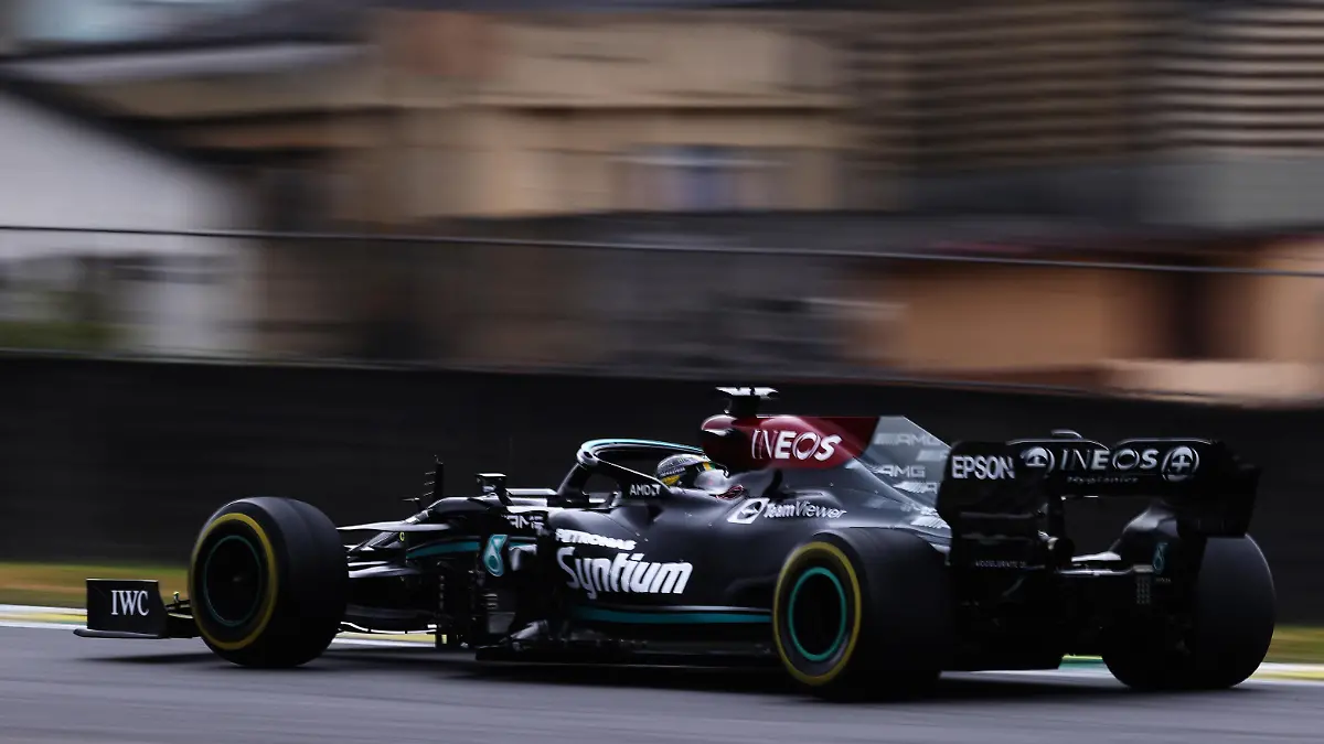 SAO PAULO, BRAZIL - NOVEMBER 12: Lewis Hamilton of Great Britain driving the (44) Mercedes AMG Petronas F1 Team Mercedes W12 during practice ahead of the F1 Grand Prix of Brazil at Autodromo Jose Carlos Pace on November 12, 2021 in Sao Paulo, Brazil. (Photo by Lars Baron/Getty Images)