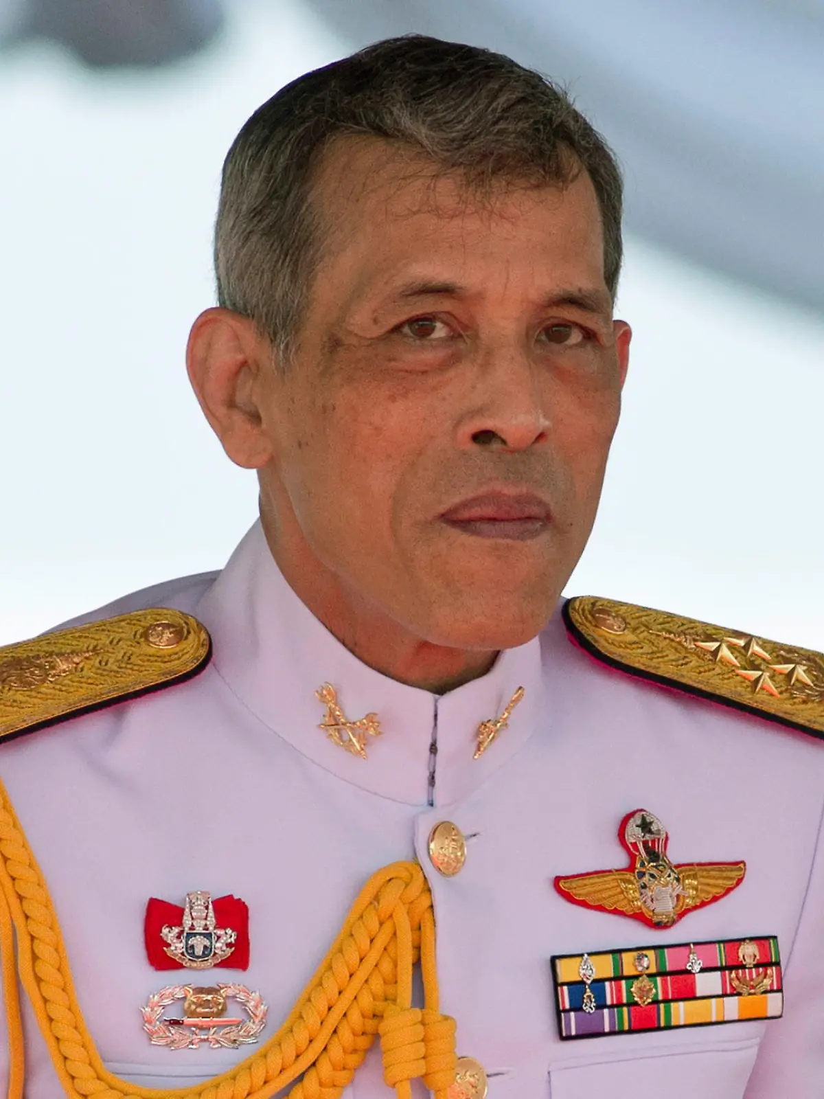 ARCHIV - 12.05.2017, Thailand, Bangkok: Maha Vajiralongkorn, König von Thailand, nimmt an der traditionellen königlichen Pflugzeremonie teil. Die Hotels im ganzen Land sind wegen der Corona-Krise geschlossen - das Vier-Sterne-Hotel «Grand Hotel Sonnenbichl» in Garmisch-Partenkirchen ist trotzdem belegt: Thai-König Maha Vajiralongkorn hat sich dort offensichtlich mit seinem Gefolge einquartiert - mit Sondergenehmigung. Foto: Sakchai Lalit/AP/dpa +++ dpa-Bildfunk +++
