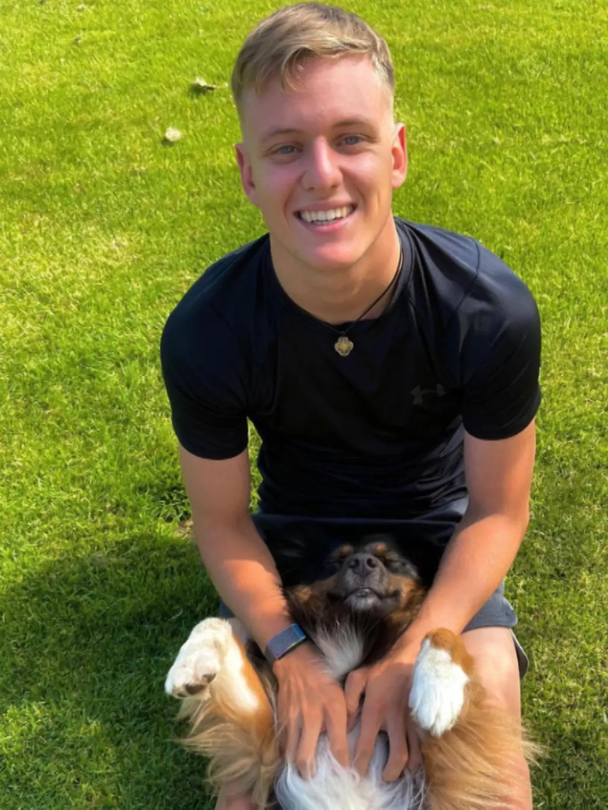 Mick Schumacher und Hündin Angie.