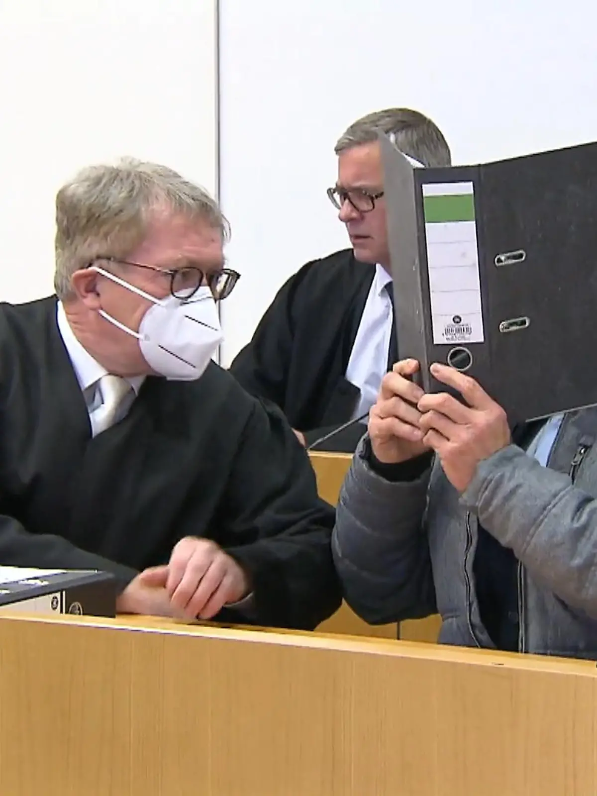 Ein Betreiber einer Autowerkstatt soll seinen Vermieter umgebracht haben. Bis heute fehlt jede Spur vom Leichnam. In Hanau hat der Prozess begonnen. Wo ist Alojzij Zitnik? Am 21. Januar dieses Jahres verschwindet der 79-jährige Geschäftsmann - bis heute.