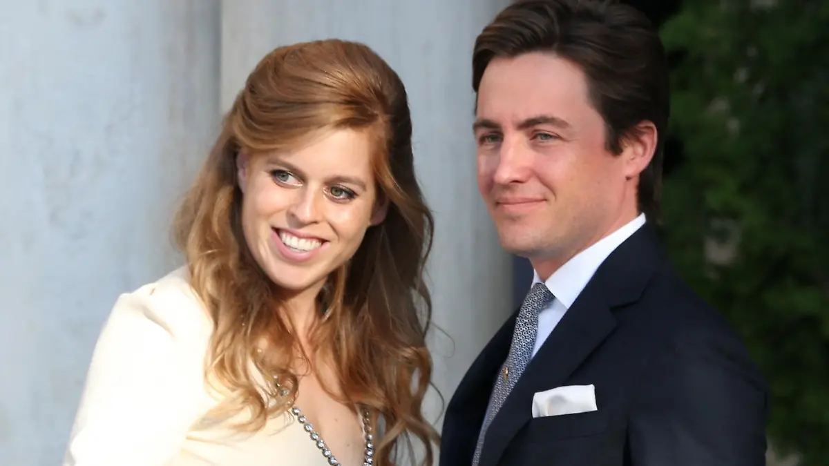 Prinzessin Beatrice und ihr Ehemann Edoardo Mapelli Mozzi kommen zur Hochzeit von Prinz Philippos von Griechenland und Nina Flohr in der Kathedrale von Athen.