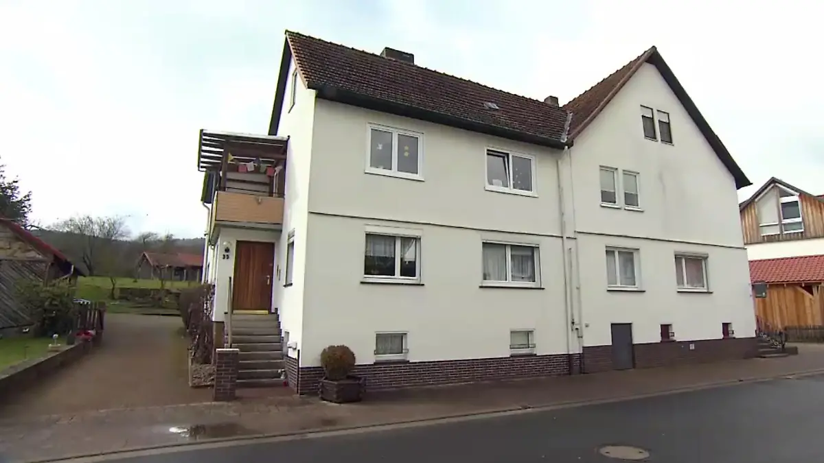 In diesem Haus in Spangenberg-Mörshausen lebten die getötete Frau und der mutmaßliche Täter Marvin K.
