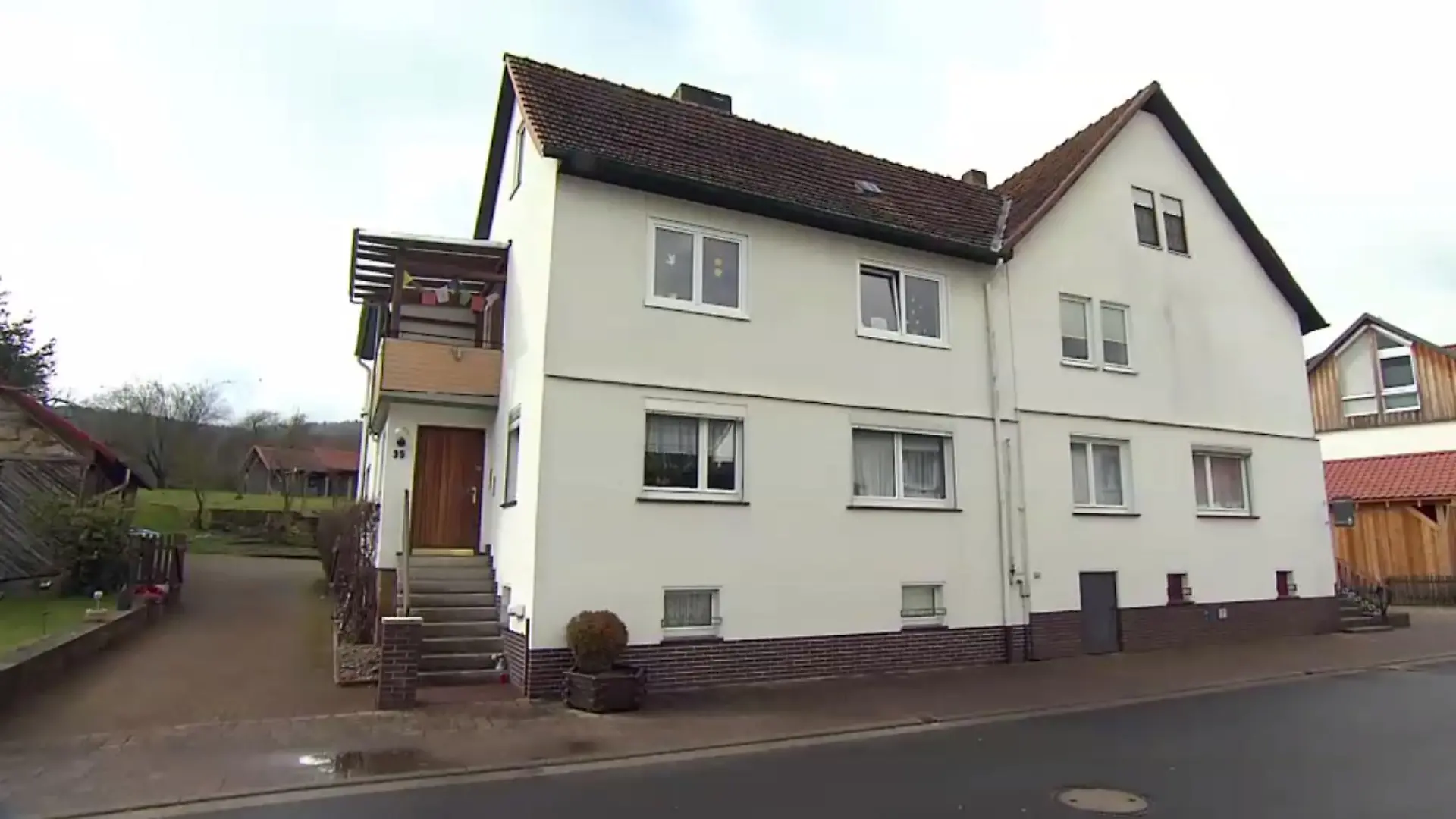 In diesem Haus in Spangenberg-Mörshausen lebten die getötete Frau und der mutmaßliche Täter Marvin K.