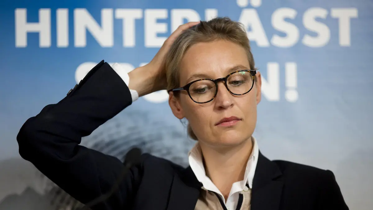 Deutschland, Berlin, Bundespressekonferenz, AfD zum Thema Flüchtlingswelle hinterläßt Spuren, Alice Weidel, 18.09.2017 *** Germany Berlin Federal press conference AFD to Theme Refugee wave leaves Traces Alice Weidel 18 09 2017  