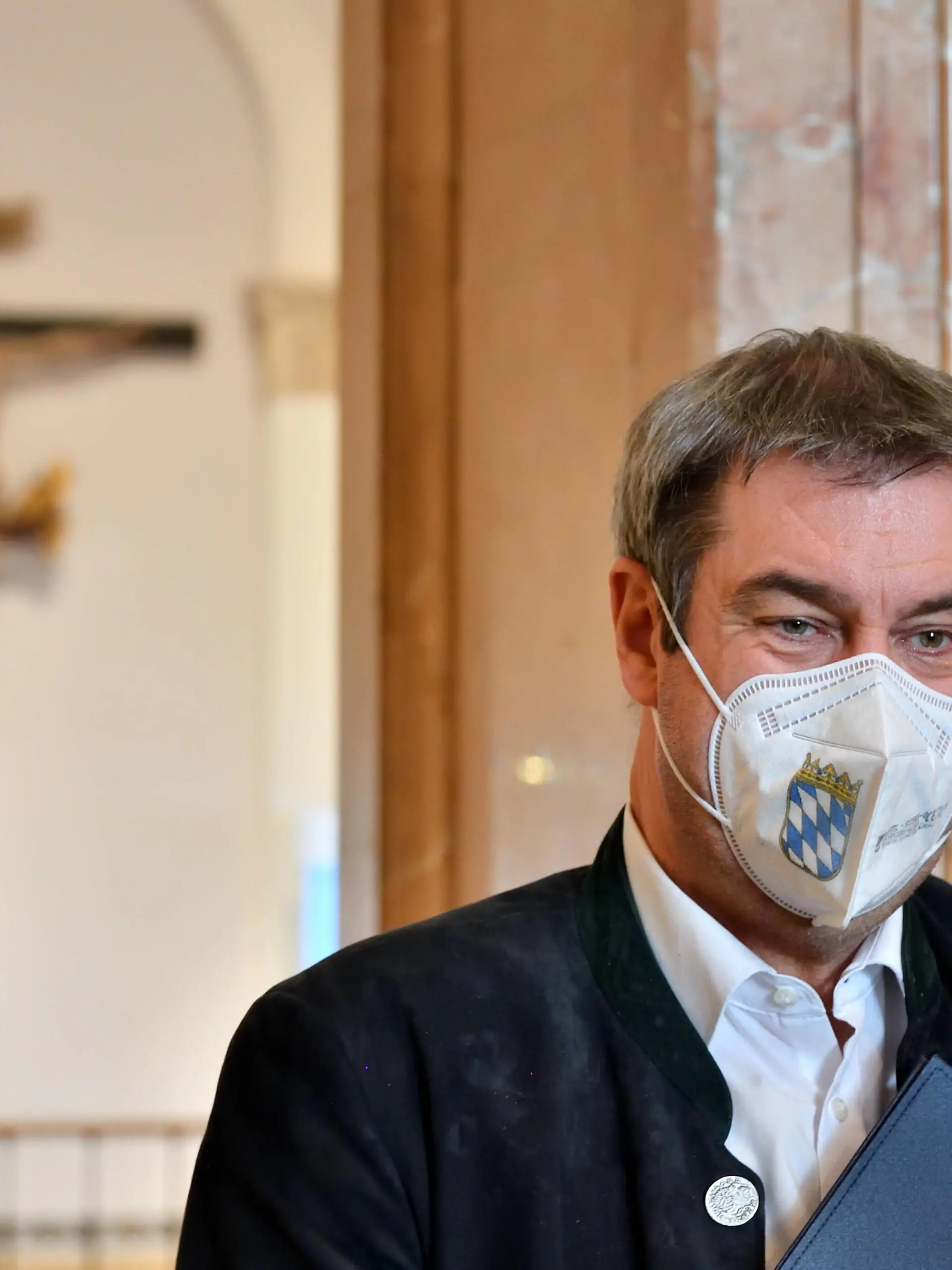 Markus Söder mit FFP2-Maske. Markus Söder, der Bayerische Ministerpräsident und Parteivorsitzender der CSU mit FFP2-Maske im Bayerischen Landtag. München Bayern Deutschland *** Markus Söder with FFP2 mask Markus Söder, the Bavarian Prime Minister and party leader of the CSU with FFP2 mask in the Bavarian Parliament Munich Bavaria Germany Copyright: xRolfxPossx 