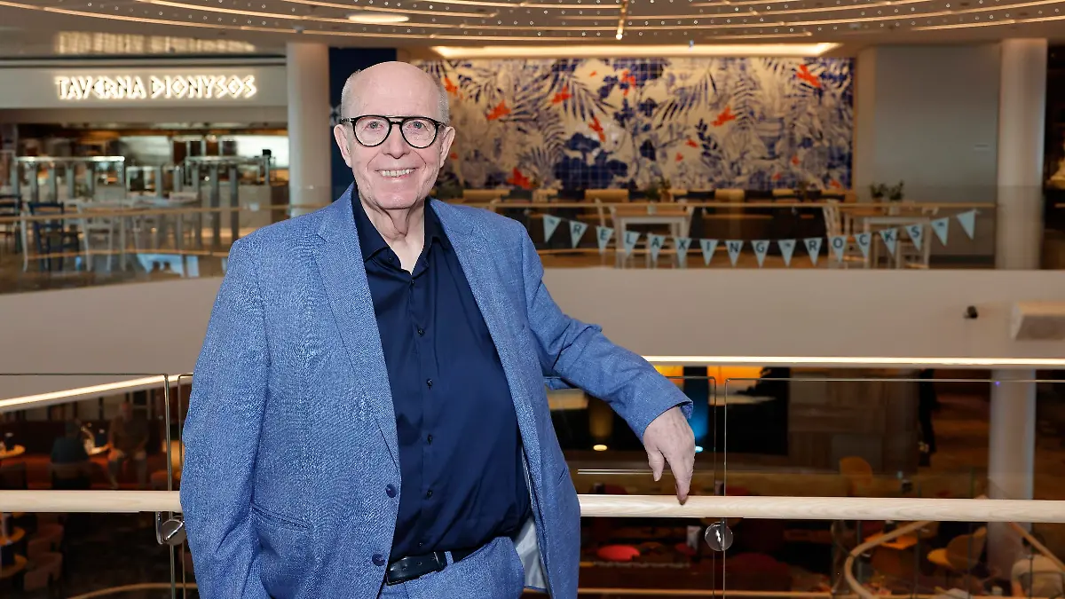 Der Kult-Manager liebt Kreuzfahrten, war bei der großen Tauffahrt der neuen „Mein Schiff Relax” dabei