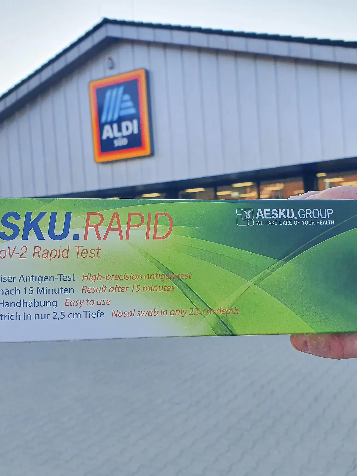 Elzach Themenbild - Aldi Süd verkauft ab heute Corona- Selbsttests, Corona-Schnelltest, SARS-CoV-2 Rapid Test, Antigentest Themenbild - Aldi Süd verkauft ab heute Corona- Selbsttests, Corona-Schnelltest, SARS-CoV-2 Rapid Test, Antigentest ab heute verkauft Aldi Süd einen Corona-Selbsttest, Corona-Schnelltest, Antigentest, SARS-CoV-2 Rapid Test, Antigen-Test. Durch einen Nasenabstrich erhält man das Ergebnis nach 15 Minuten Symbolbild, Featurebild *** Elzach theme image Aldi Süd sells from today Corona self-tests, Corona rapid test, SARS CoV 2 Rapid Test, antigen test theme image Aldi Süd sells from today Corona self-tests, Corona rapid test, SARS CoV 2 Rapid Test, antigen test from today Aldi Süd sells a Corona self-test, Corona rapi Copyright: xFleigx/xEibner-Pressefotox EP_dfg 