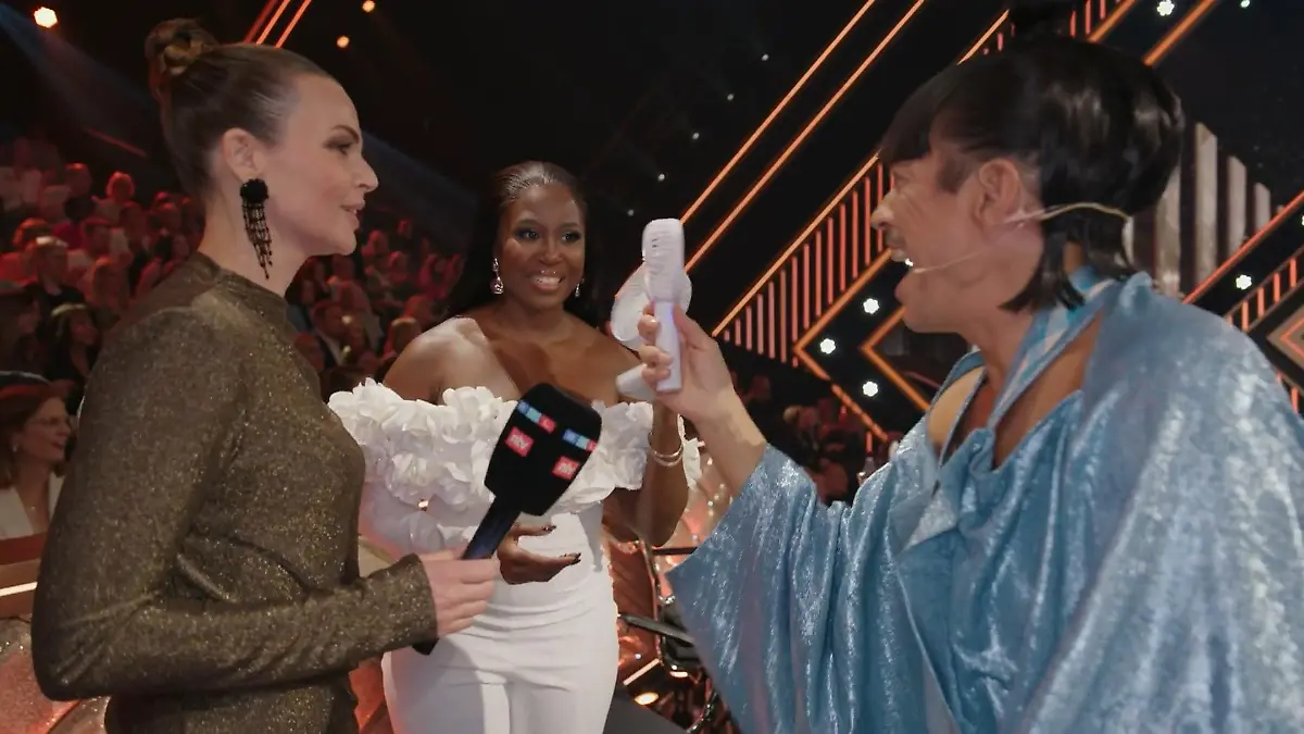 Annika Lau lüftet das Jury-Pult-Geheimnis GALA-Moderatorin bei „Let’s Dance“