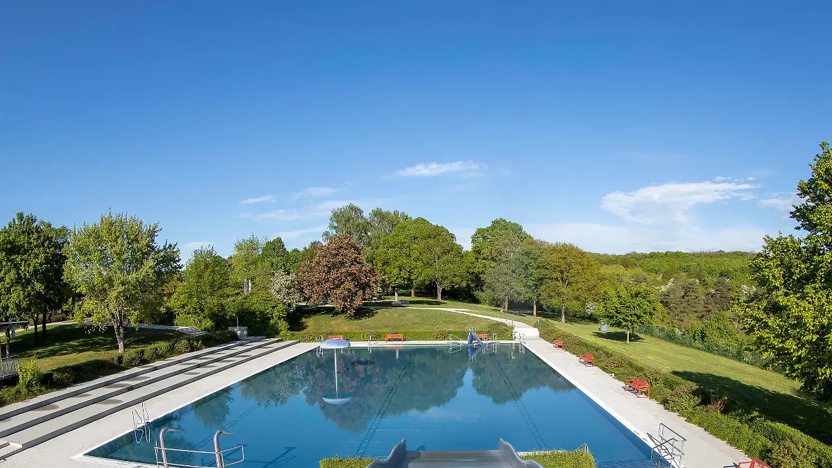 Veitshoechheim, Geisbergbad, 03.05.2020, Corona-Krise: Faellt die Freibadsaison dieses Jahr aus Bild: Normal sollte das Geisbergbad im Mai oeffnen, doch kann es in diesem Jahr überhaupt eine regulaere Freibad-Saison geben Alle Vorbereitungen sind abgeschlossen, so dass man in kuerzester Zeit oeffnen koennte *** Veitshoechheim, Geisbergbad, 03 05 2020, Corona Krise If the open-air swimming pool season is cancelled this year, the Geisbergbad should open in May, but this year there can be a regular open-air swimming pool season at all All preparations are completed, so that one could open in shortest time Copyright: HMBxMedia/xHeikoxBecker