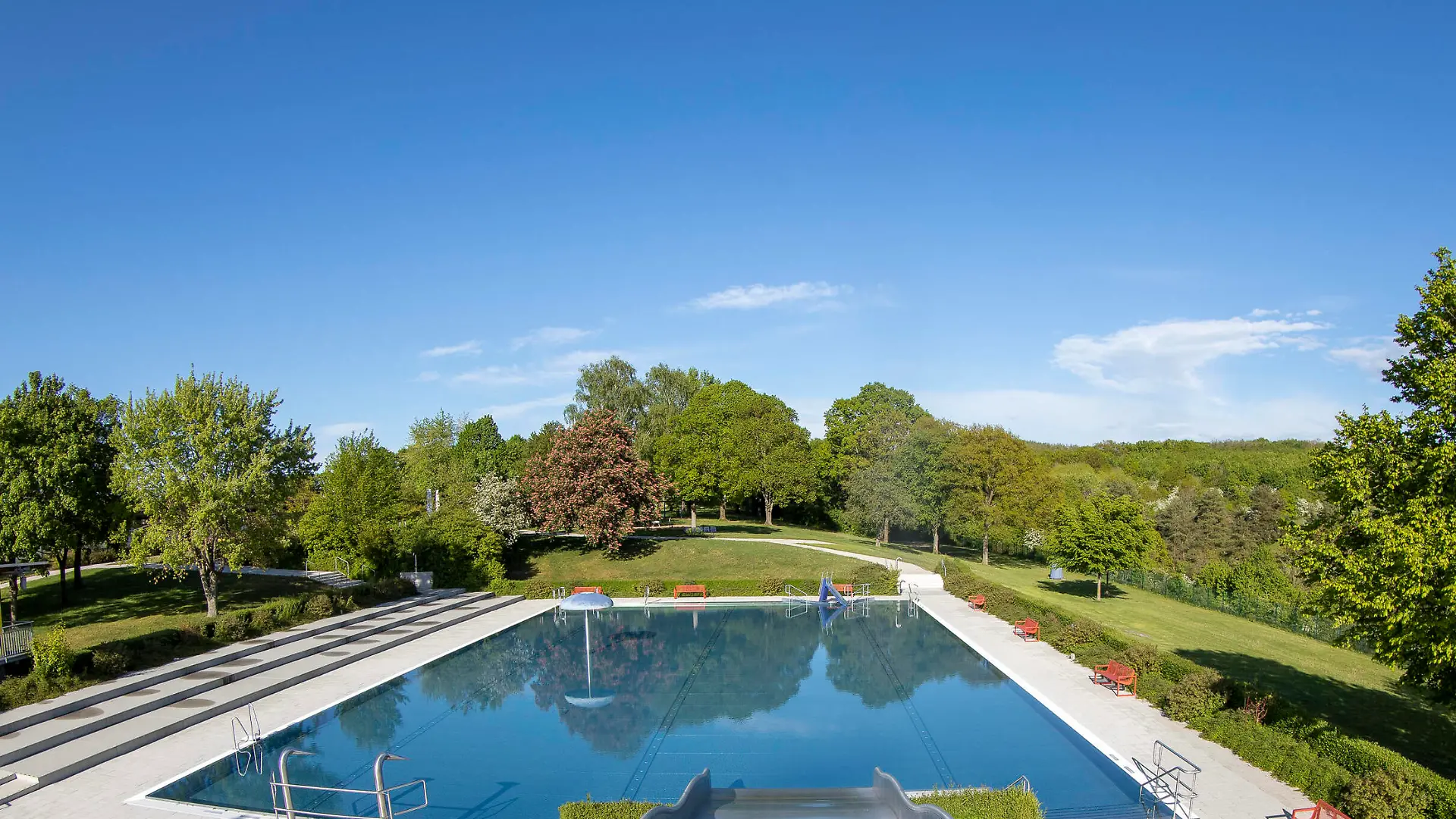 Veitshoechheim, Geisbergbad, 03.05.2020, Corona-Krise: Faellt die Freibadsaison dieses Jahr aus Bild: Normal sollte das Geisbergbad im Mai oeffnen, doch kann es in diesem Jahr überhaupt eine regulaere Freibad-Saison geben Alle Vorbereitungen sind abgeschlossen, so dass man in kuerzester Zeit oeffnen koennte *** Veitshoechheim, Geisbergbad, 03 05 2020, Corona Krise If the open-air swimming pool season is cancelled this year, the Geisbergbad should open in May, but this year there can be a regular open-air swimming pool season at all All preparations are completed, so that one could open in shortest time Copyright: HMBxMedia/xHeikoxBecker
