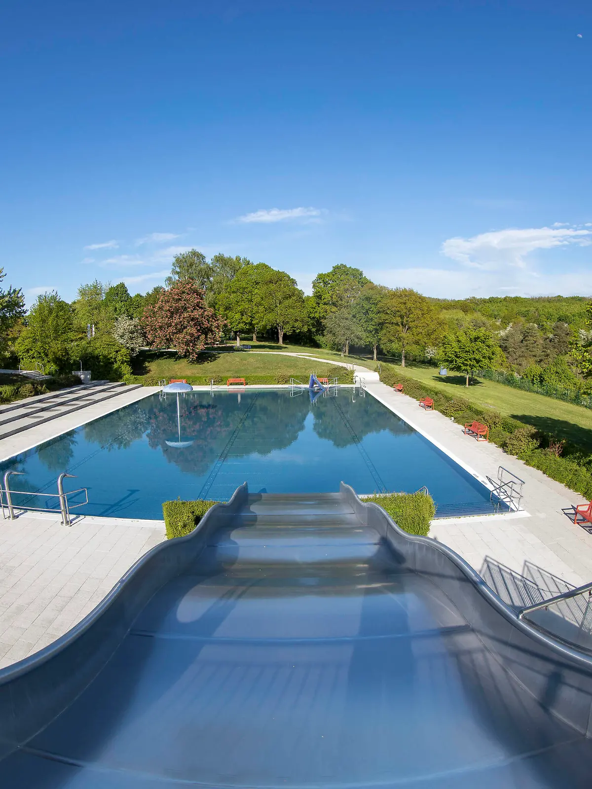 Veitshoechheim, Geisbergbad, 03.05.2020, Corona-Krise: Faellt die Freibadsaison dieses Jahr aus Bild: Normal sollte das Geisbergbad im Mai oeffnen, doch kann es in diesem Jahr überhaupt eine regulaere Freibad-Saison geben Alle Vorbereitungen sind abgeschlossen, so dass man in kuerzester Zeit oeffnen koennte *** Veitshoechheim, Geisbergbad, 03 05 2020, Corona Krise If the open-air swimming pool season is cancelled this year, the Geisbergbad should open in May, but this year there can be a regular open-air swimming pool season at all All preparations are completed, so that one could open in shortest time Copyright: HMBxMedia/xHeikoxBecker