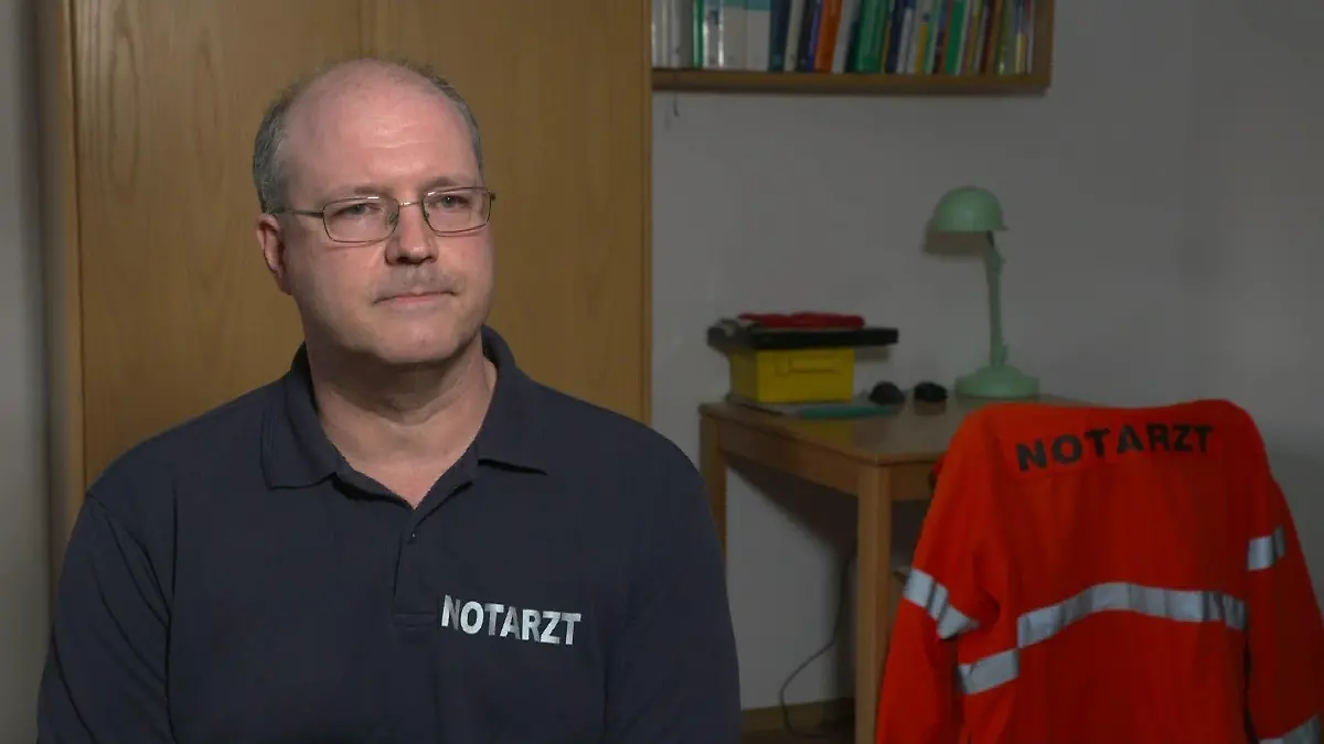 Der bayrische Notarzt Peter Meinert während eines RTL-Interviews.
