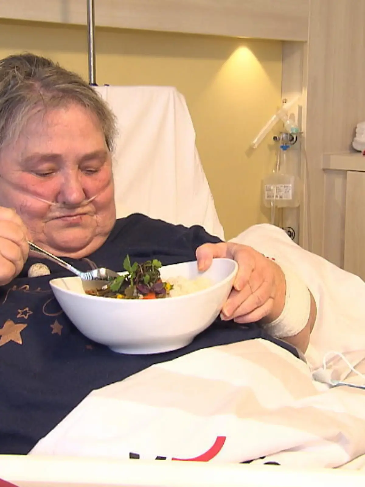 Bild zu: "Max Strohe kocht für Patienten"