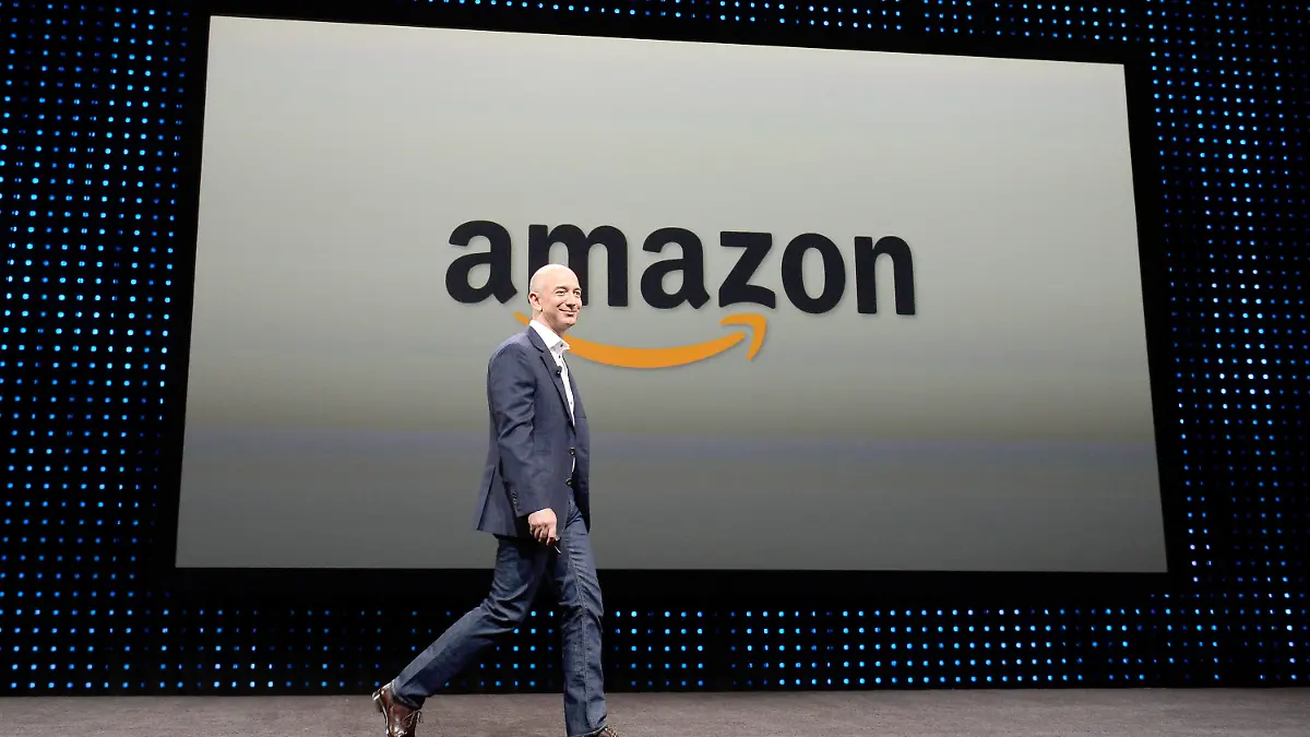 file -  A file photograph showing Amazon CEO Jeff Bezos walking on stage at a press conference where he introduced new Kindle products such as the Kindle Paperwhite Wi-Fi + 3G, the Kindle Fire HD and new programs and innovations for the wireless tablets at Santa Monica Airport in Santa Monica, California, USA, 06 September 2012. EPA/MICHAEL NELSON dpa (zu dpa "Schriftsteller veröffentlichen Protestbrief gegen Amazon" vom 10.08.2014) +++(c) dpa - Bildfunk+++
