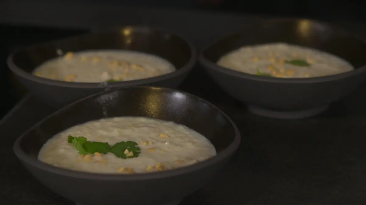 Blumenkohlsuppe mit Erdnüssen