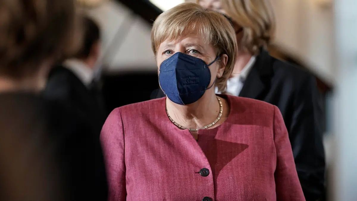 Gedenkveranstaltung 1918 1938 1989: Gedenken zum 9. November im Schloss Bellevue Aktuell, 09.11.2021, Berlin, geschaeftsfuehrende Bundeskanzlerin Dr. Angela Merkel bei der Gedenkveranstlatung 1918 1938 1989: Gedenken zum 9. November A17 im Schloss Bellevue. Zum Gedaechtnis der Pogrome von 1938 fuer die Verfolgung und Vernichtung der Juden im Nationalsozialismus, Jahrestag der Ausrufung der Republik 1918 und des Mauerfalls 1989. Berlin Berlin Deutschland *** Commemoration 1918 1938 1989 Commemoration of 9 November in Bellevue Palace Current, 09 11 2021, Berlin, Managing Chancellor Dr Angela Merkel at the commemoration 1918 1938 1989 Commemoration of 9 November A17 in Bellevue Palace To commemorate the pogroms of