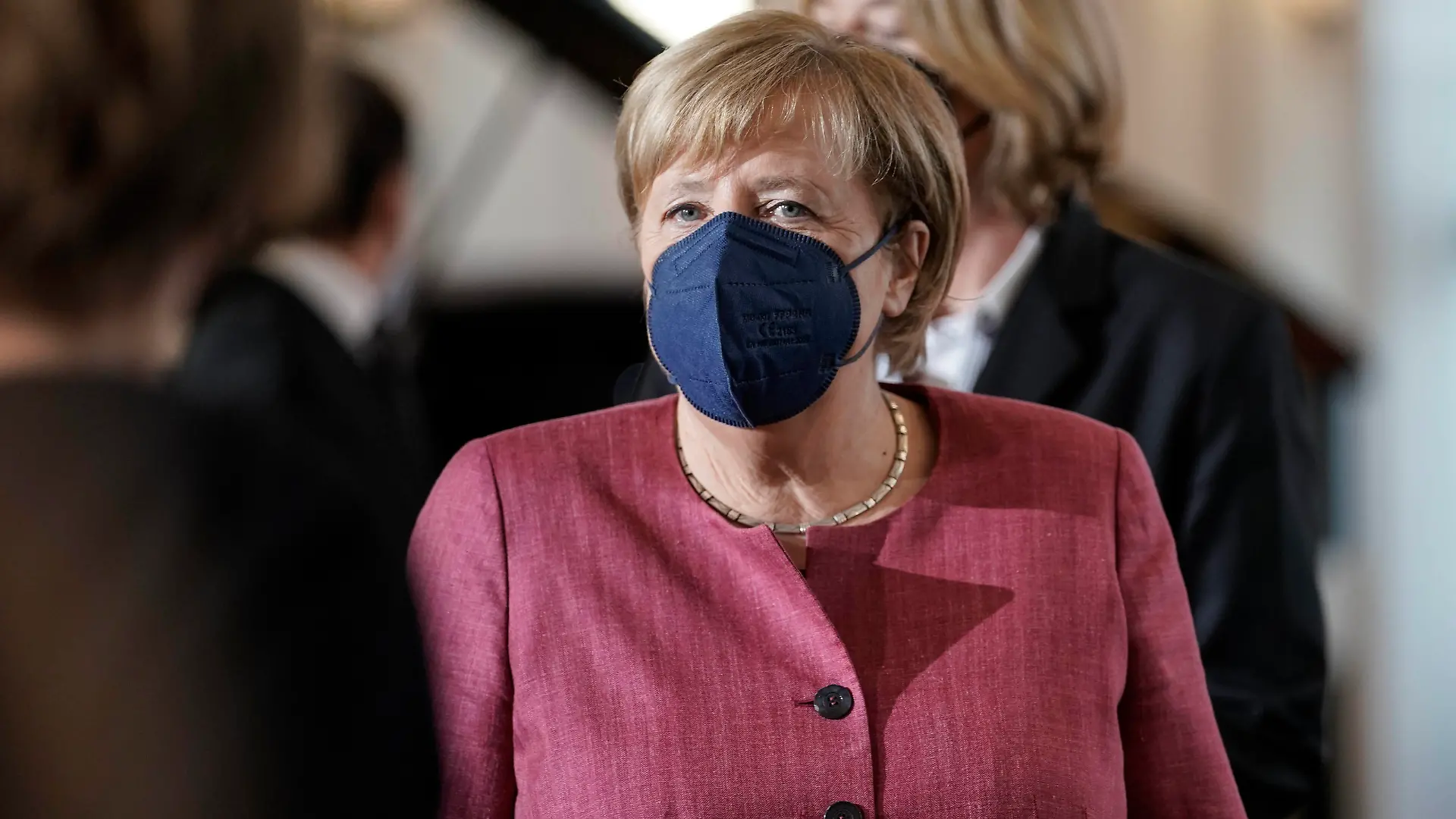 Gedenkveranstaltung 1918 1938 1989: Gedenken zum 9. November im Schloss Bellevue Aktuell, 09.11.2021, Berlin, geschaeftsfuehrende Bundeskanzlerin Dr. Angela Merkel bei der Gedenkveranstlatung 1918 1938 1989: Gedenken zum 9. November A17 im Schloss Bellevue. Zum Gedaechtnis der Pogrome von 1938 fuer die Verfolgung und Vernichtung der Juden im Nationalsozialismus, Jahrestag der Ausrufung der Republik 1918 und des Mauerfalls 1989. Berlin Berlin Deutschland *** Commemoration 1918 1938 1989 Commemoration of 9 November in Bellevue Palace Current, 09 11 2021, Berlin, Managing Chancellor Dr Angela Merkel at the commemoration 1918 1938 1989 Commemoration of 9 November A17 in Bellevue Palace To commemorate the pogroms of