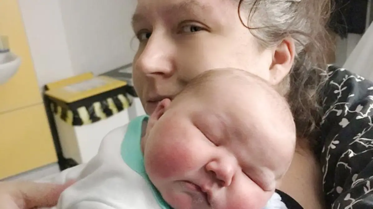 MERCURY PRESS (Pictured: Fiona Hamilton-Currie, 40, with son Buddy. ) - A first-time mum was shocked to give birth to a whopping 12lb baby. Fiona Hamilton-Currie, 40, was left with no choice but to dress her newborn son Buddy in six-month-old clothes as he was so big. Buddy was delivered via c-section and even the nurses and midwives gasped when he came out. The mum, who works as a manager at an e-cigarette company, was unable to lift her son up for the first six weeks. - SEE MERCURY COPY