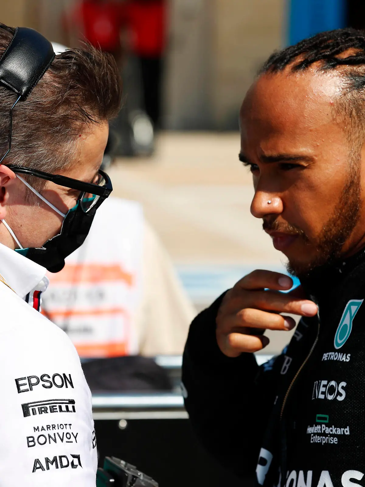  Formula 1 2021: United States GP CIRCUIT OF THE AMERICAS, UNITED STATES OF AMERICA - OCTOBER 24: Andrew Shovlin, Trackside Engineering Director, Mercedes AMG, and Sir Lewis Hamilton, Mercedes, on the grid during the United States GP at Circuit of the Americas on Sunday October 24, 2021 in Austin, United States of America. Photo by Charles Coates / LAT Images Images PUBLICATIONxINxGERxSUIxAUTxHUNxONLY GP2117_184600_09I4053