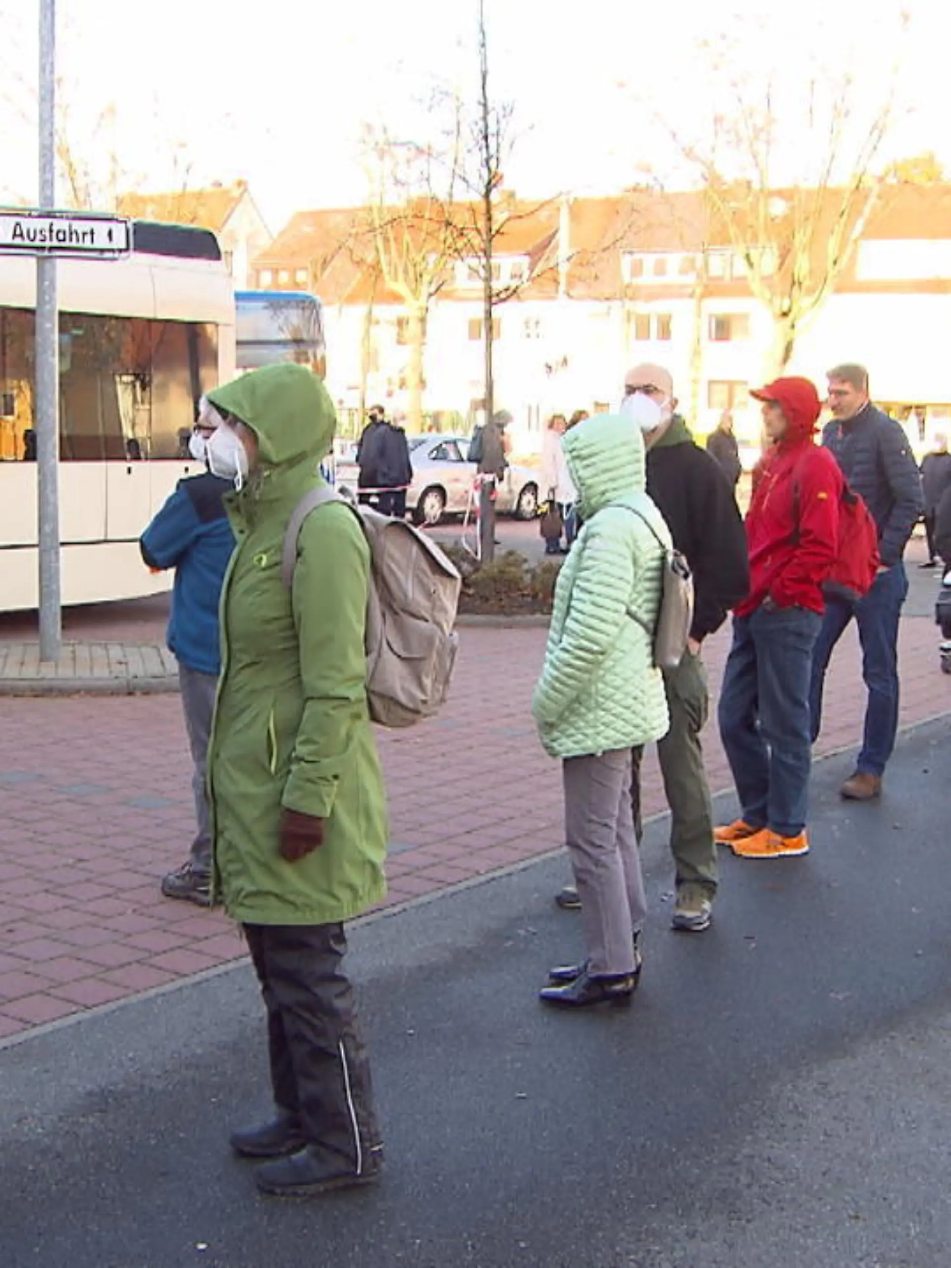 Das RKI meldet heute 21.832 Neuinfektionen. Die Sieben-Tage-Inzidenz steigt auf 213,7. Der Andrang auf die Impfstellen ist groß.
