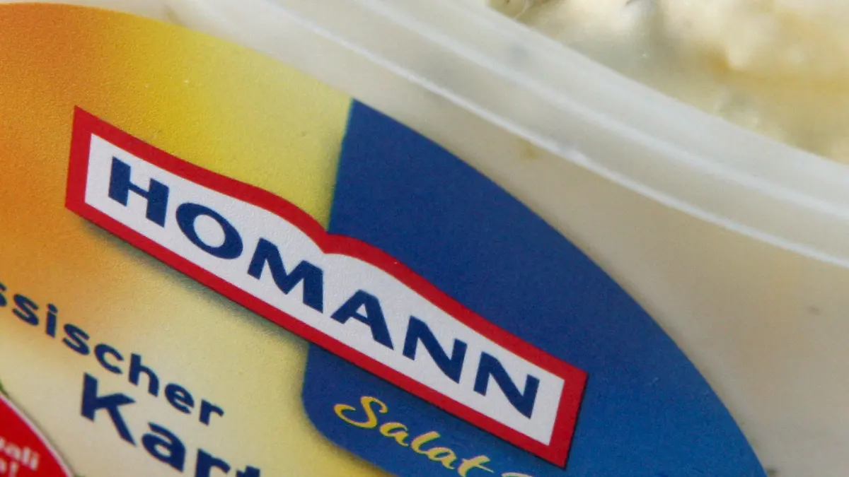 Kartoffelsalat des Herstellers Homann am Freitag (01.06.2007) in Düsseldorf. Der ehemalige Großbäcker Heiner Kamps hat die Homann Feinkost GmbH in Dissen gekauft. Der Mayonnaise- und Salathersteller wurde über die International Food Retail Capital aus Zypern erworben, teilte Kamps am Donnerstag mit. Foto: Martin Gerten dpa/lnw +++(c) dpa - Report+++