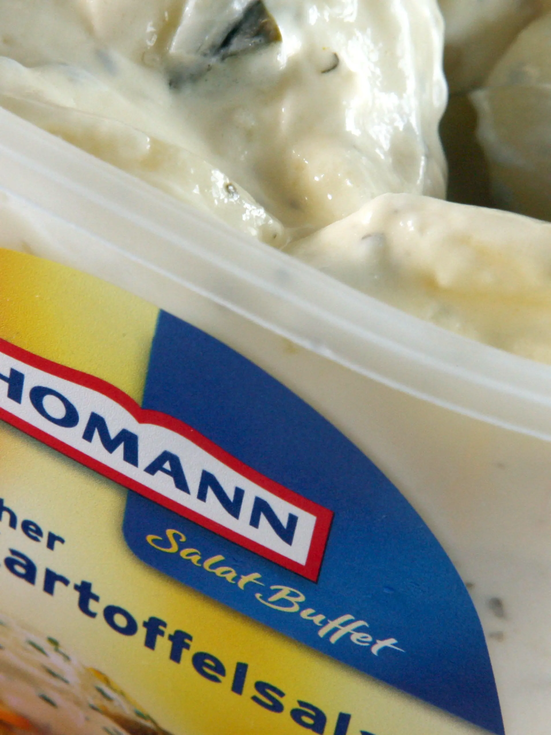 Kartoffelsalat des Herstellers Homann am Freitag (01.06.2007) in Düsseldorf. Der ehemalige Großbäcker Heiner Kamps hat die Homann Feinkost GmbH in Dissen gekauft. Der Mayonnaise- und Salathersteller wurde über die International Food Retail Capital aus Zypern erworben, teilte Kamps am Donnerstag mit. Foto: Martin Gerten dpa/lnw +++(c) dpa - Report+++