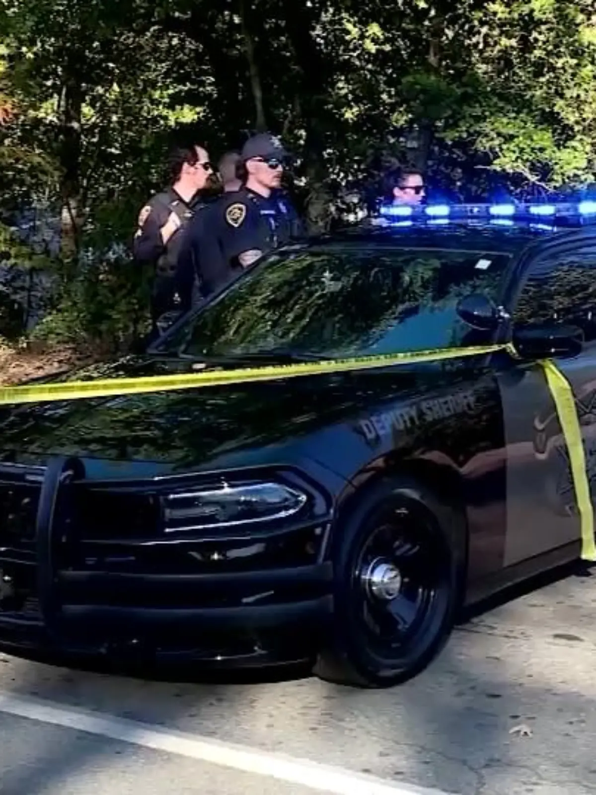 Zwei Kinder aus der amerikanischen Stadt Greenville werden am Sonntag durch Schüsse schwer verletzt. Ein Familienmitglied hantierte laut Angaben der Polizei mit einer Waffe, aus der sich Schüsse lösten.