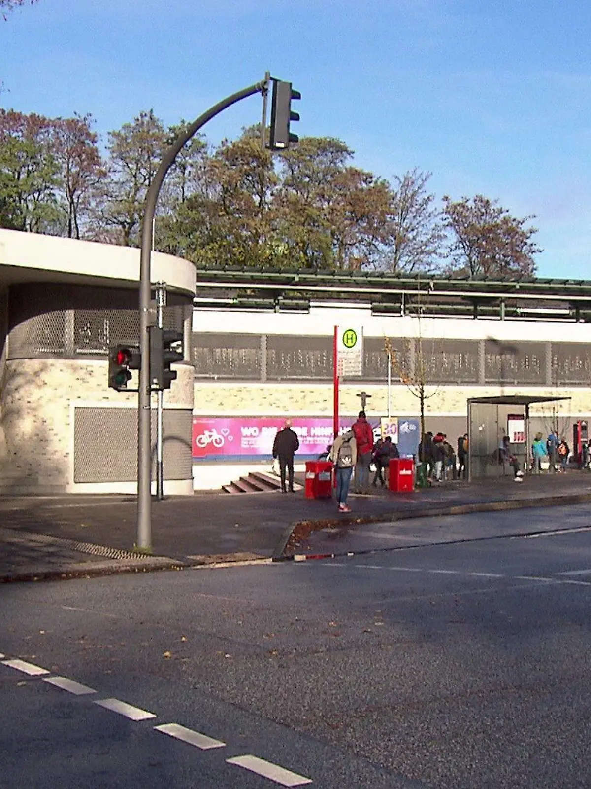 Das Fahrradparkhaus am U-Bahnhof Kellinghusenstraße - Wie gehts hier rein?