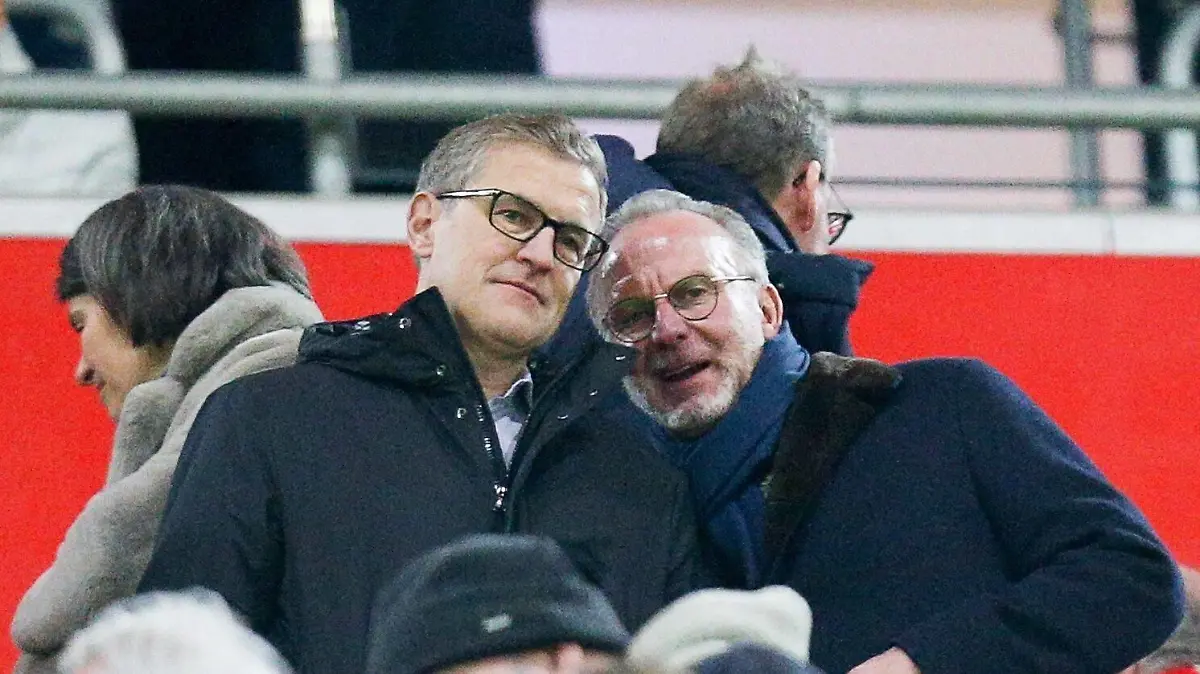 l-r: stellvertretenden Vorstandsvorsitzenden Jan-Christian Dreesen FC Bayern Muenchen und Vorstandsvorsitzender Karl-Heinz Rummenigge FC Bayern Muenchen, FC Bayern Muenchen vs. SC Paderborn 07, 1.Bundesliga, 21.02.2020, DFB regulations prohibit any use of photographs as image sequences and/or quasi-video Muenchen Bayern Deutschland *** l r Deputy Chairman of the Board Jan Christian Dreesen FC Bayern Muenchen and Chairman Karl Heinz Rummenigge FC Bayern Muenchen , FC Bayern Muenchen vs SC Paderborn 07, 1 Bundesliga, 21 02 2020, DFB regulations prohibit any use of photographs as image sequences and or quasi video Muenchen Bayern Deutschland Copyright: xkolbert-press/ChristianxKolbertx 