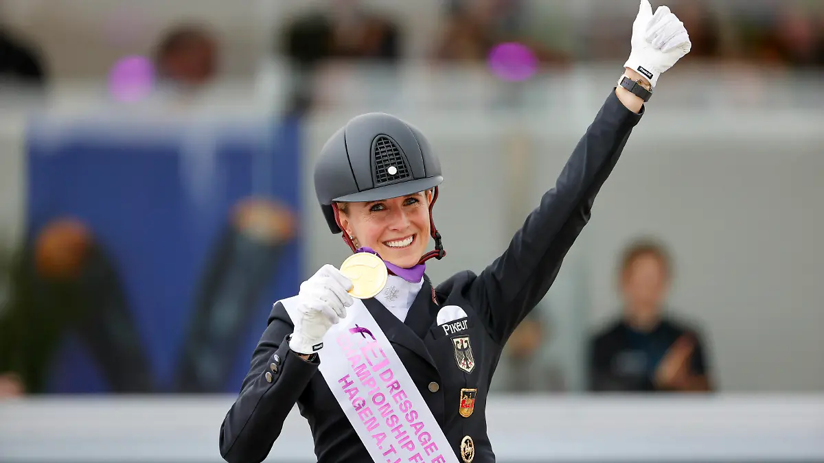 HAGEN - FEI Dressage European Championships 2021, HAGEN - FEI Dressage European Championships 2021 VON BREDOW-WERNDL Jessica GER Siegerehrung / Medal Ceremony Individual Competition Grand Prix Freestyle / Grand Prix Kür Individual Competition presented by MEGGLE GmbH & Co. KG Hagen a.T.W., Hof Kasselmann 11. September 2021 - *** HAGEN FEI Dressage European Championships 2021, HAGEN FEI Dressage European Championships 2021 VON BREDOW WERNDL Jessica GER Award Ceremony Medal Ceremony Individual Competition Grand Prix Freestyle Grand Prix Freestyle Individual Competition presented by MEGGLE GmbH Co KG Hagen a T W , Hof Kasselmann 11 September 2021