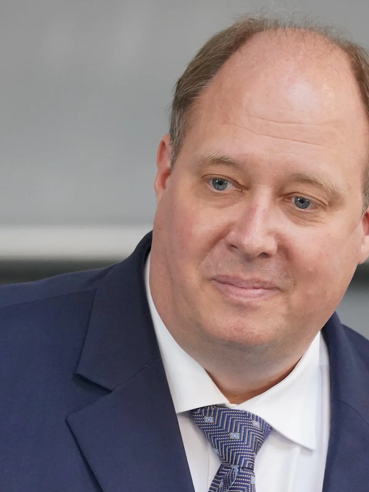 ARCHIV - 05.05.2021, Berlin: Helge Braun (CDU), Chef des Bundeskanzleramtes und Bundesminister für besondere Aufgaben, nimmt an der Befragung der Bundesregierung im Plenum im Bundestag teil. Braun macht Geimpften Hoffnung, dass es für sie auch bei einer neuen Corona-Welle keinen neuen Lockdown geben dürfte - wenn die Impfungen sich auch gegen Varianten behaupten.(zu dpa «Braun: Kein Lockdown zulasten Geimpfter, solange Impfung wirkt») Foto: Michael Kappeler/dpa +++ dpa-Bildfunk +++