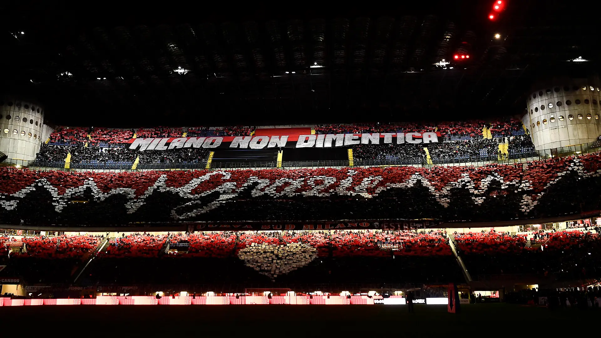 AC Milan v FC Internazionale - Serie A Fans of AC Milan show their support prior to the Serie A football match between AC Milan and FC Internazionale. Milan Italy Copyright: xNicolxCampox 