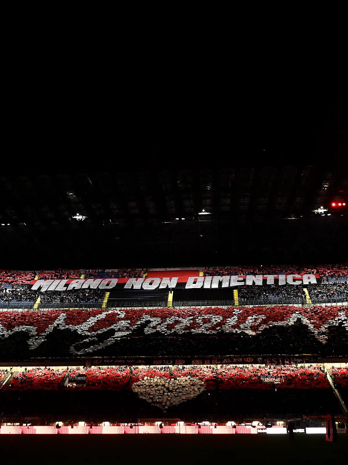 AC Milan v FC Internazionale - Serie A Fans of AC Milan show their support prior to the Serie A football match between AC Milan and FC Internazionale. Milan Italy Copyright: xNicolxCampox 