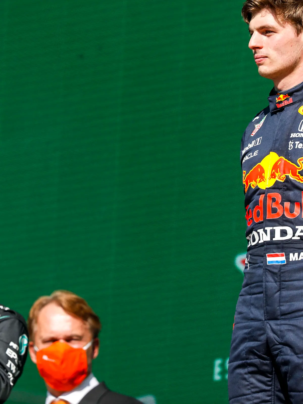  Formula 1 2021: Mexican GP AUTODROMO HERMANOS RODRIGUEZ, MEXICO - NOVEMBER 07: Sir Lewis Hamilton, Mercedes, 2nd position, and Max Verstappen, Red Bull Racing, 1st position, on the podium during the Mexican GP at Autodromo Hermanos Rodriguez on Sunday November 07, 2021 in Mexico City, Mexico. Photo by Charles Coates / LAT Images Images PUBLICATIONxINxGERxSUIxAUTxHUNxONLY GP2118_205852_N3I7883